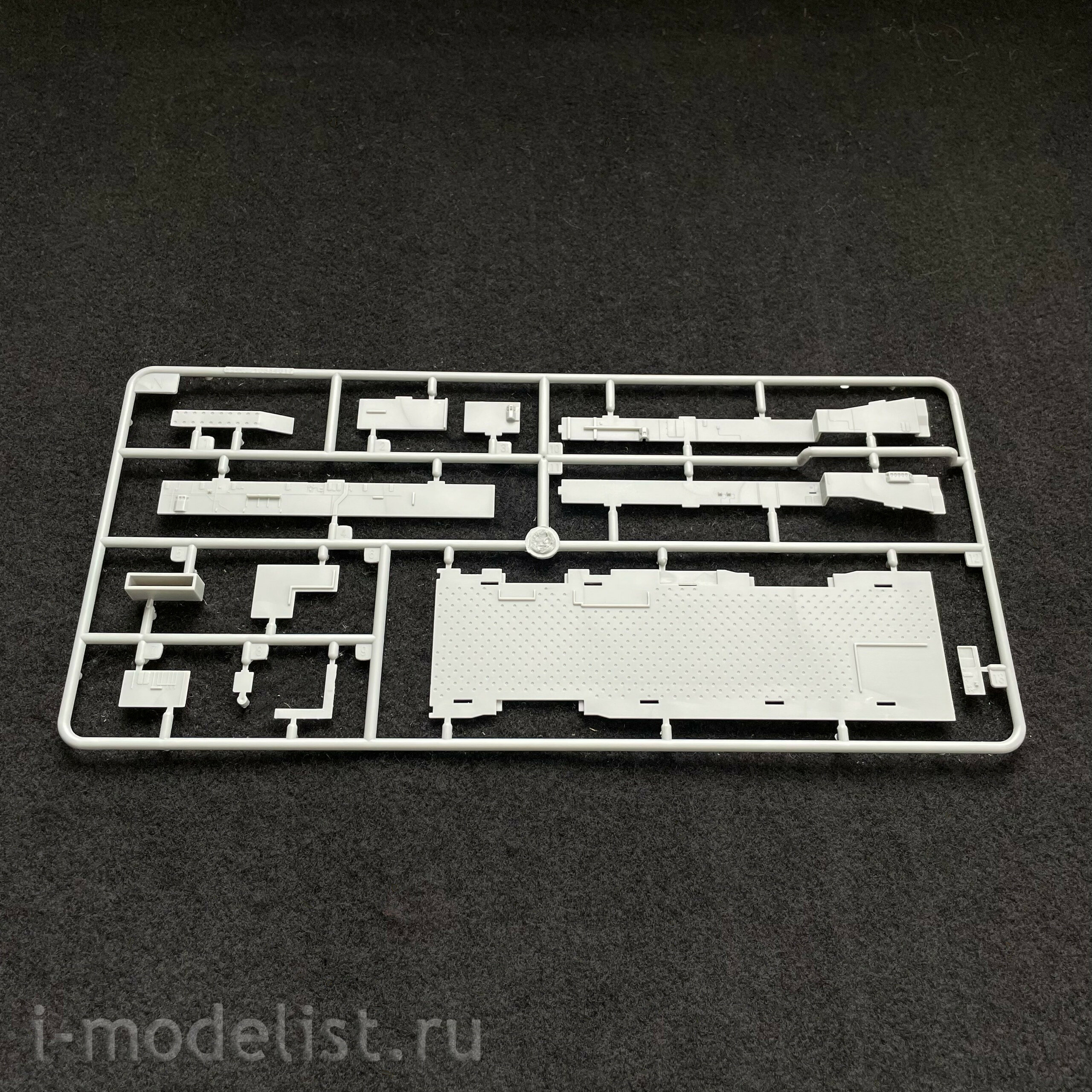 83406 HobbyBoss 1/700 LHD-5 USS Bataan