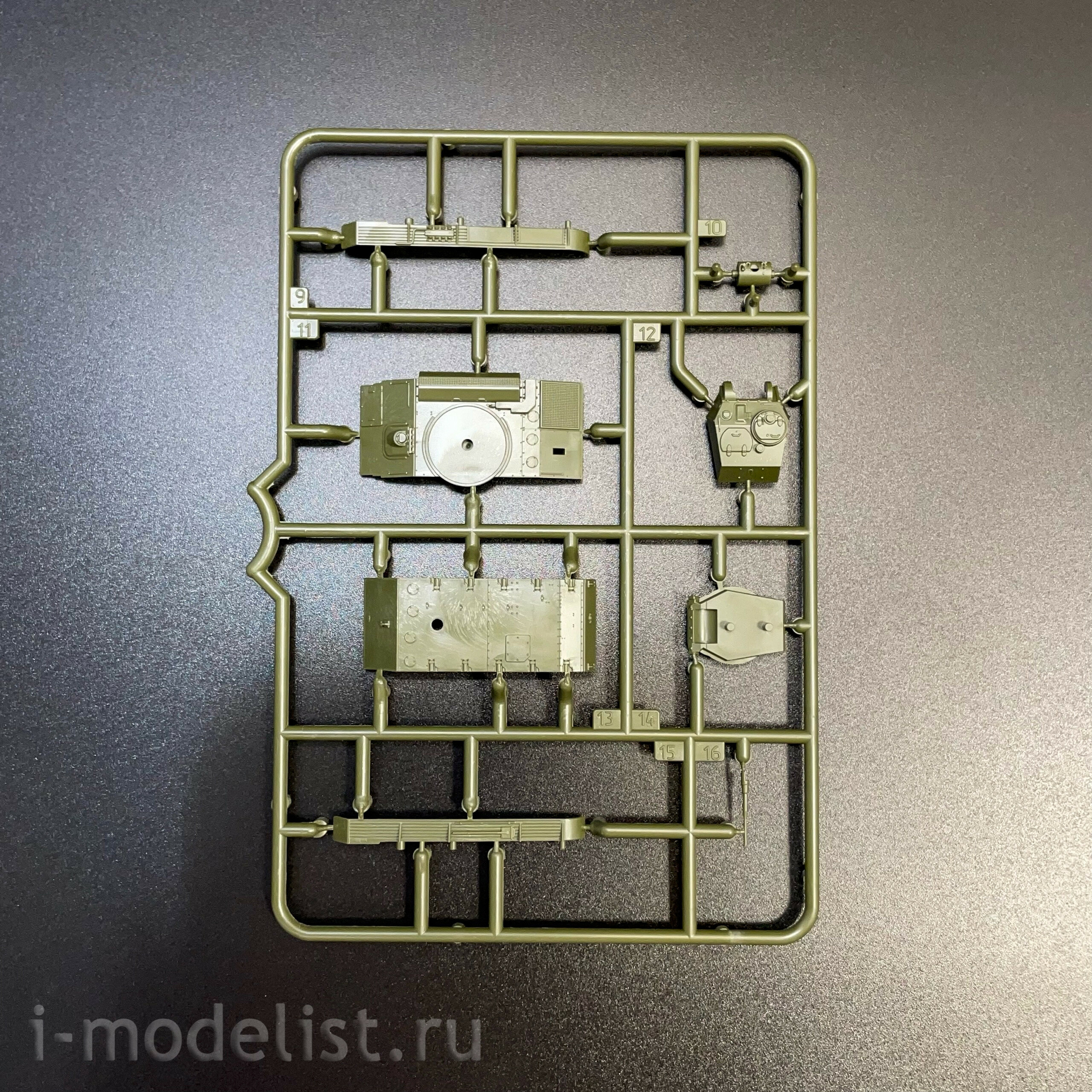 6295 Zvezda 1/100 Cоветский лёгкий танк Т-80