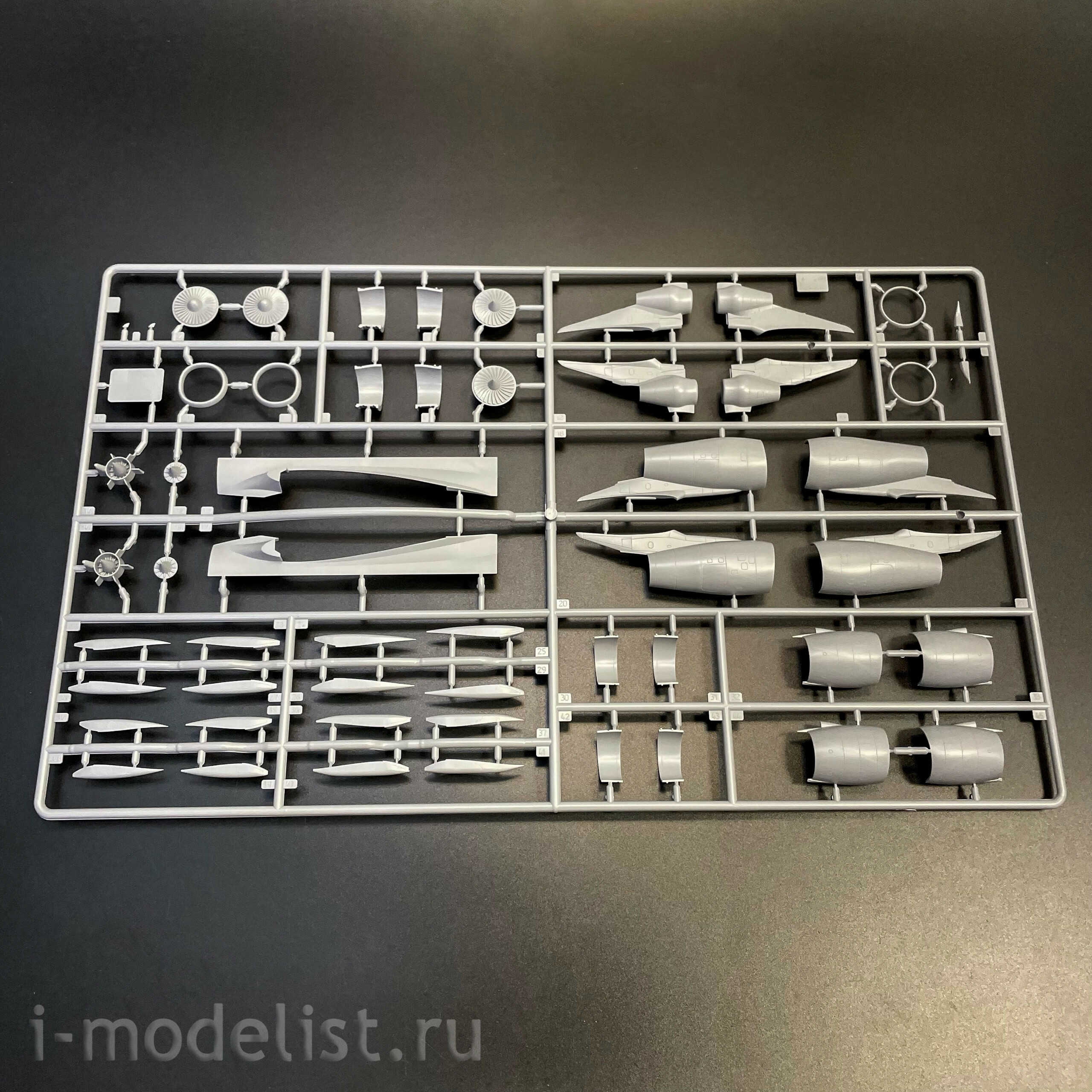 7047 Zvezda 1/144 Пассажирский авиалайнер Аэробус А330-200