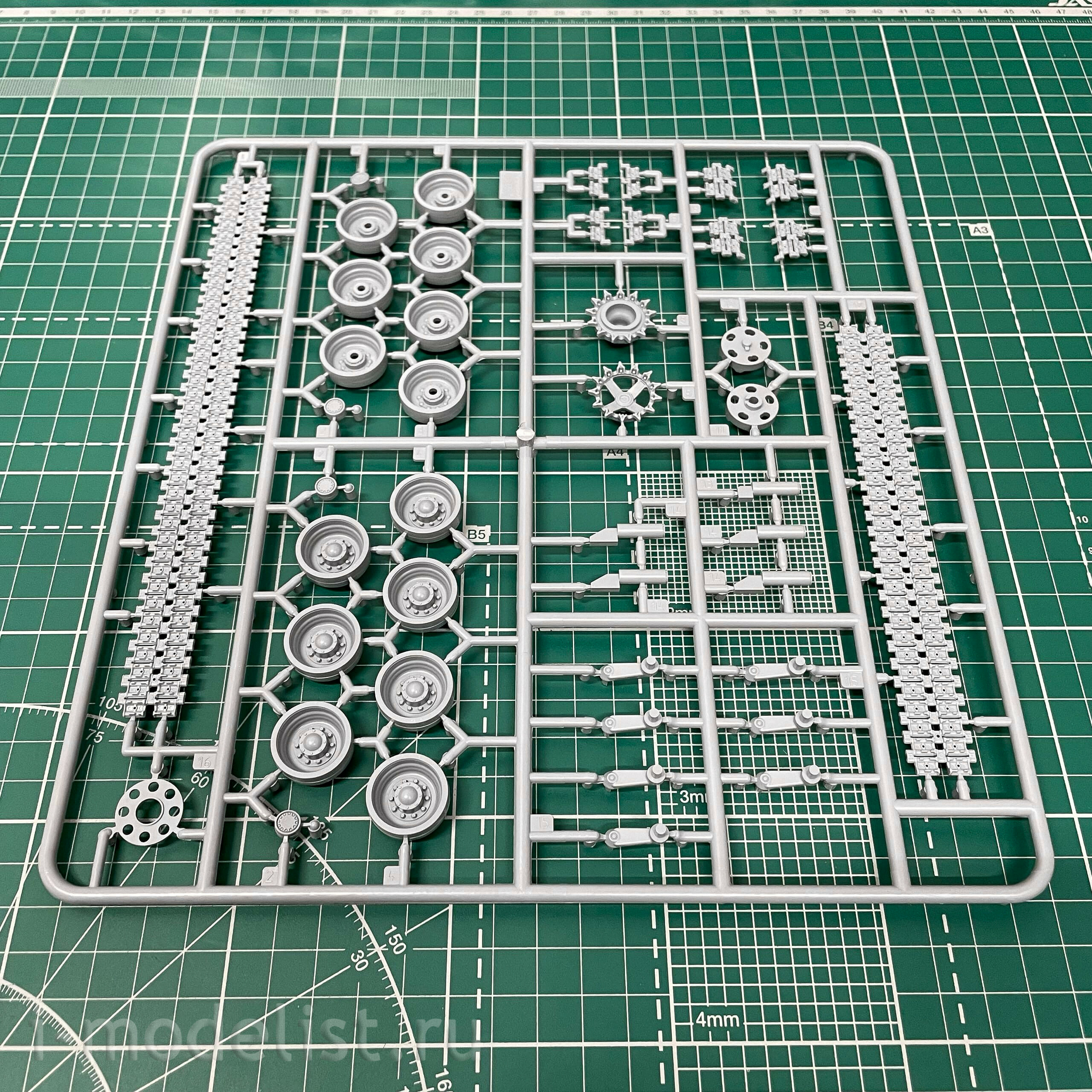 3681 Zvezda 1/35 Russian heavy infantry fighting vehicle TBMP T-15 