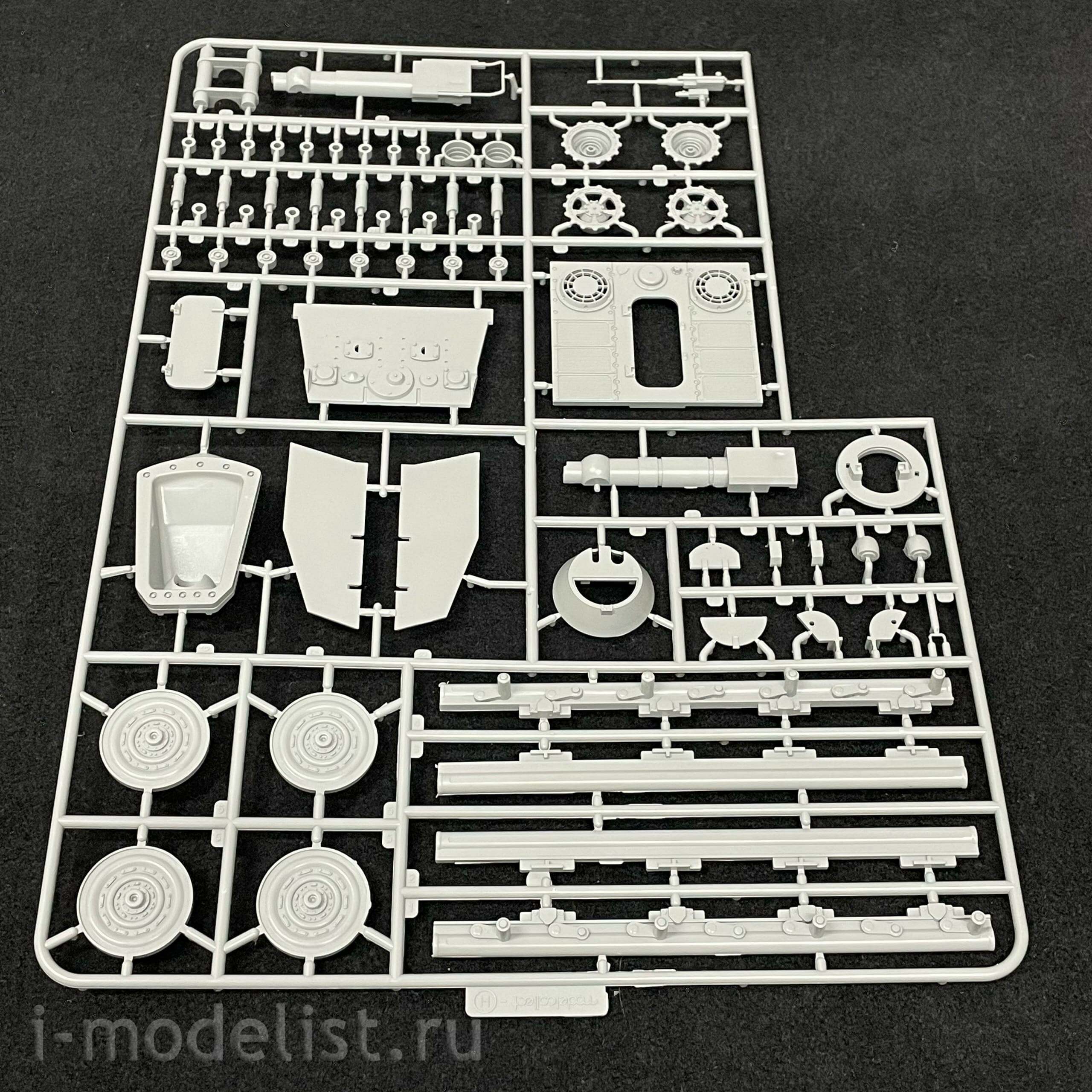 UA35020 Modelcollect 1/35 German heavy Tank E-60 Ausf.A 10.5cm Kwk 