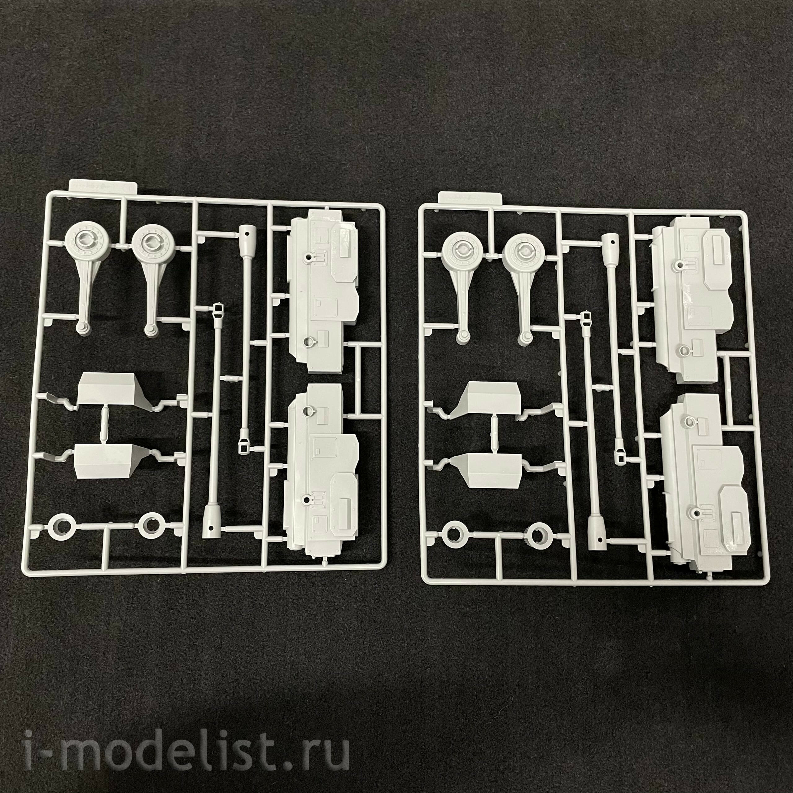 UA35042 Modellcolelct 1/35 German Sdkfz 553 Kaiserkafer with Twin 15 cm sIG 33 howitzers