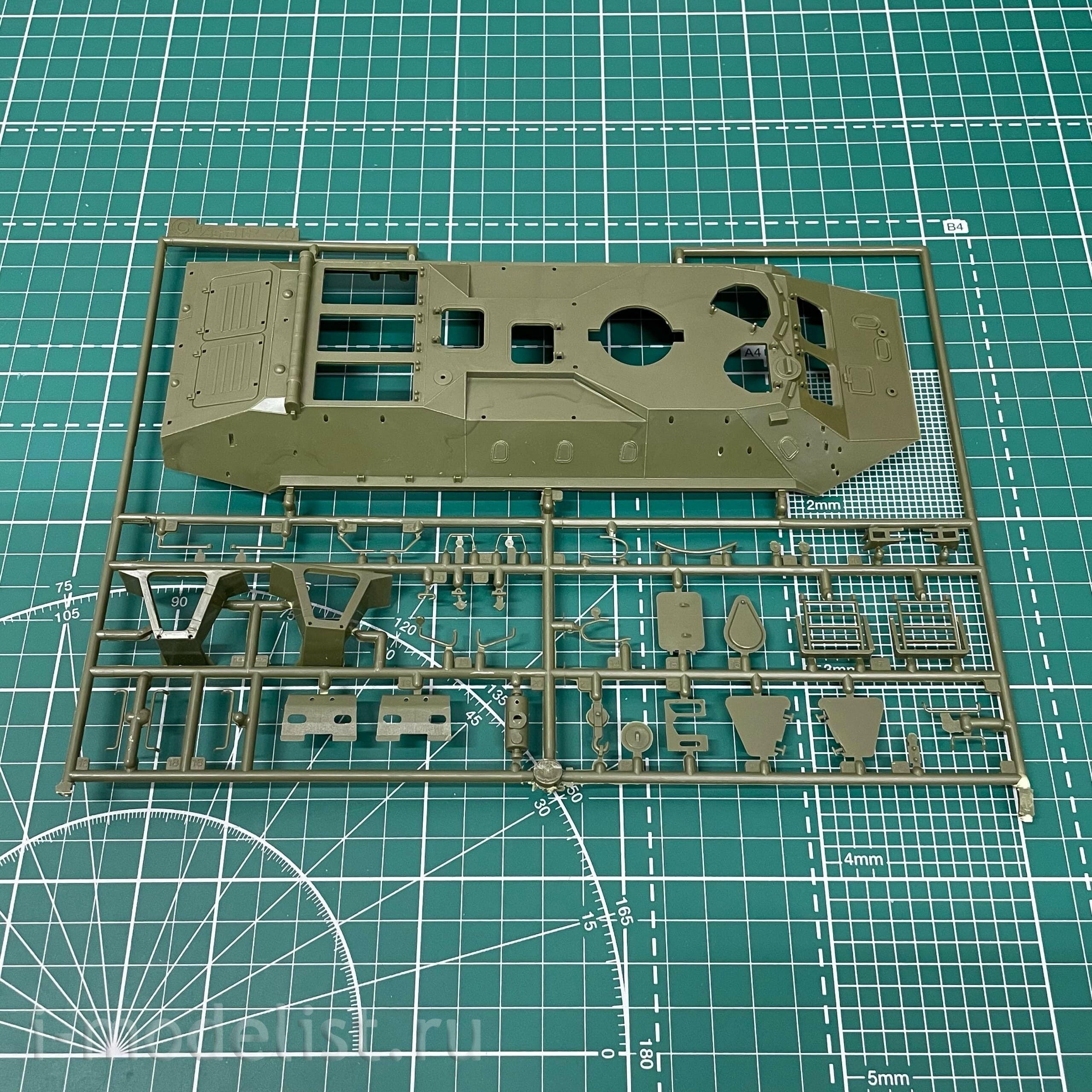 3557 Zvezda 1/35 Soviet BTR-70 (Afghan war)