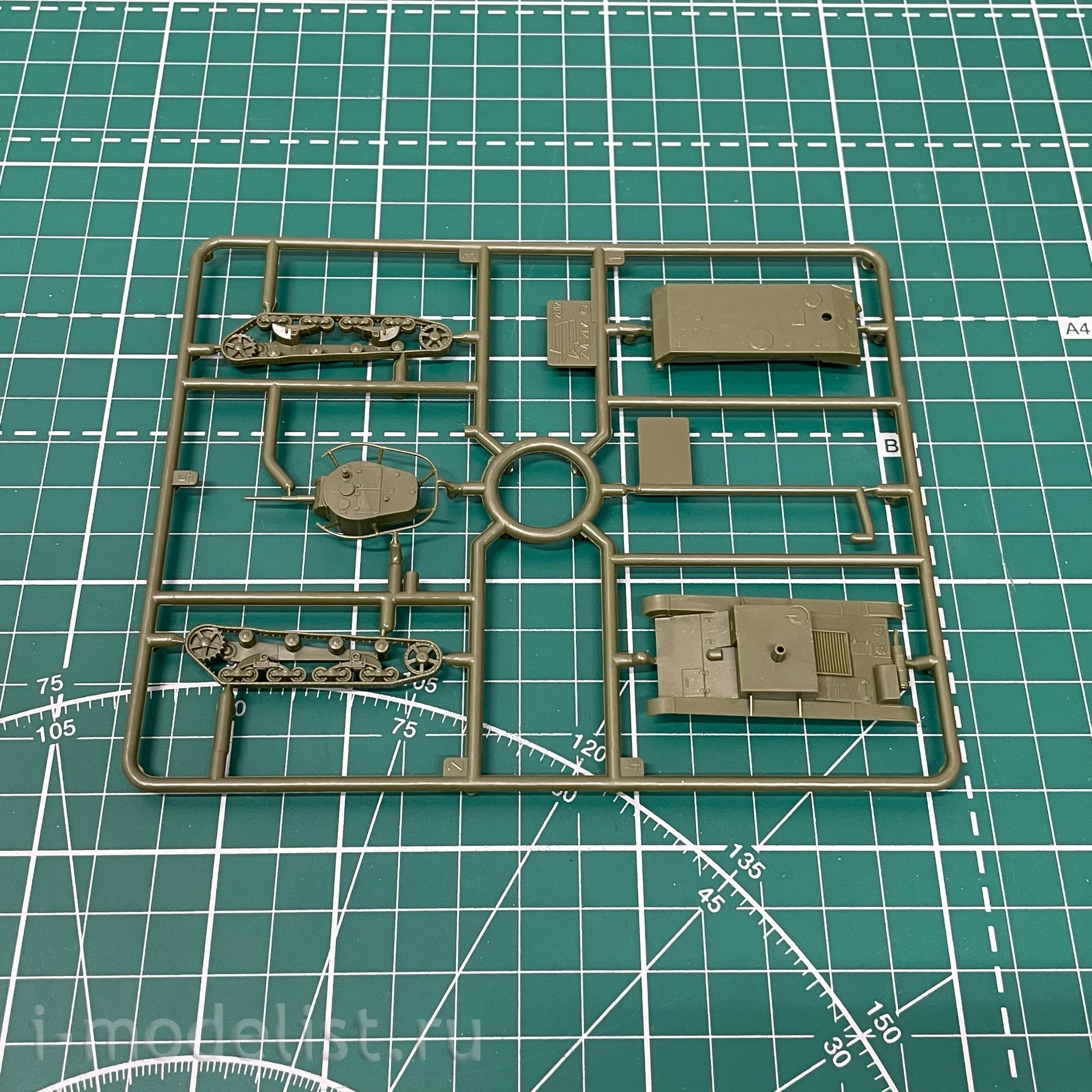 6246 Zvezda 1/100 Soviet light tank T-26 (mod. 1933)
