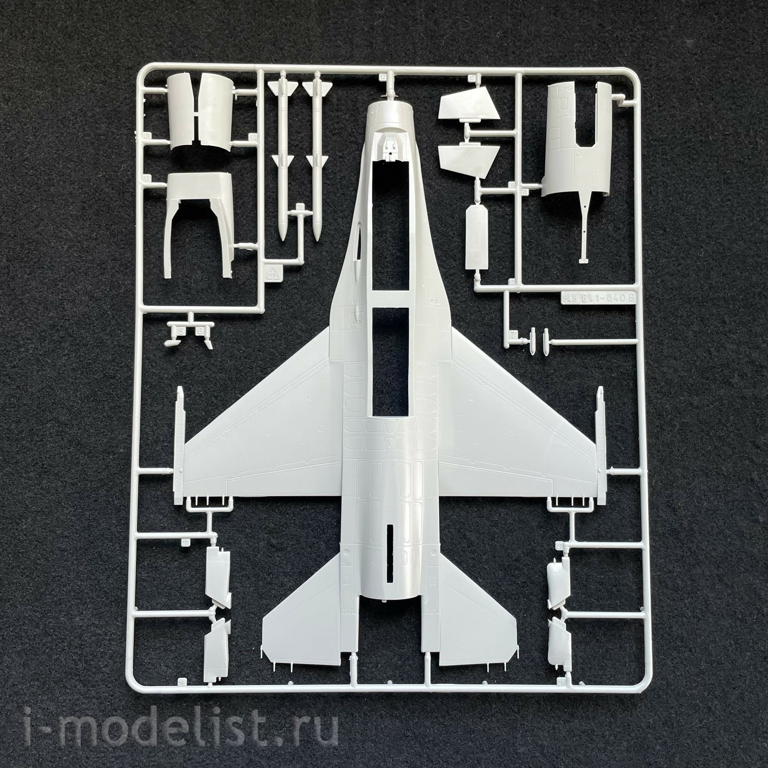 2825 Italeri 1/48 F-16C Fighting Falcon Fighter