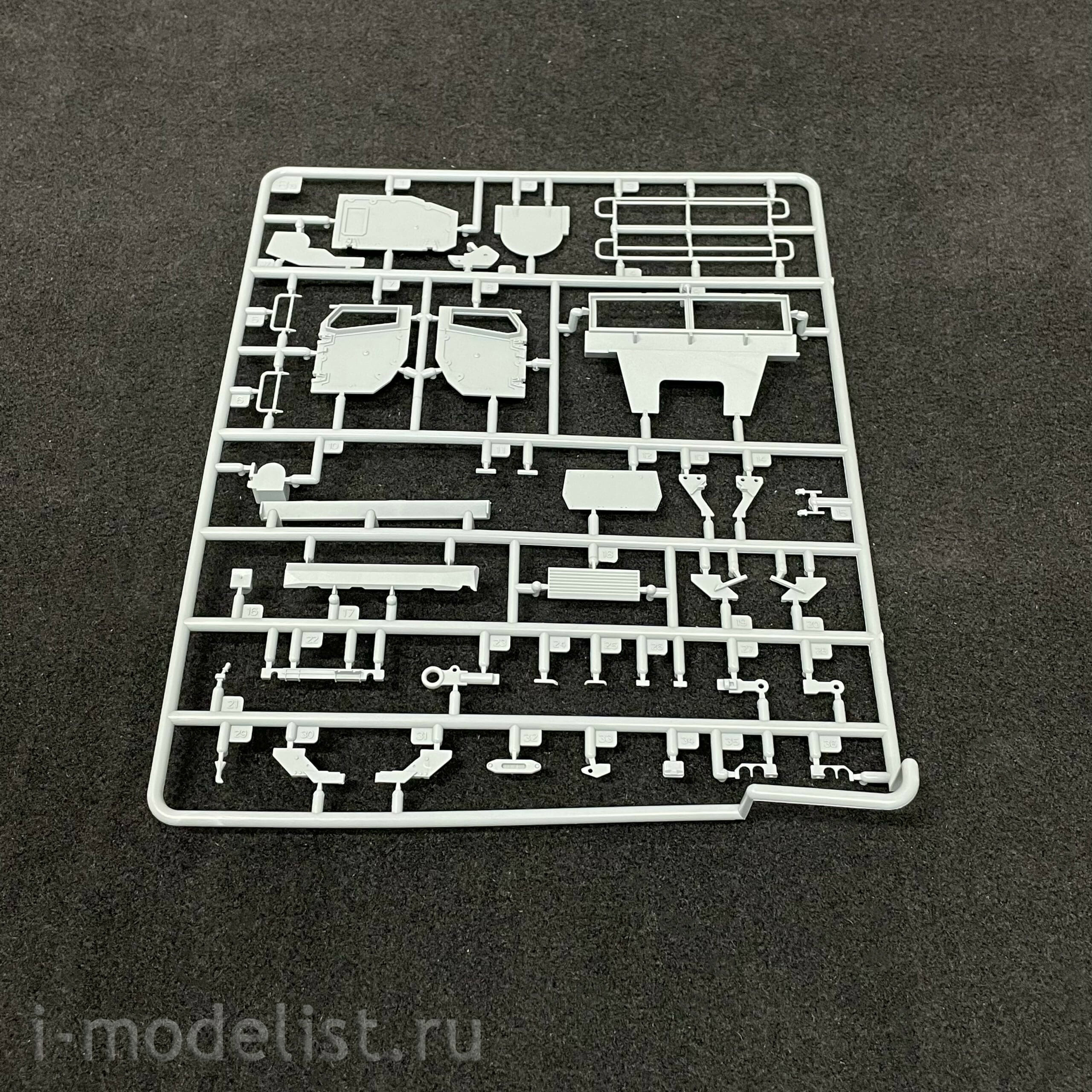 35009 RPG-Model 1/35 Armored car 