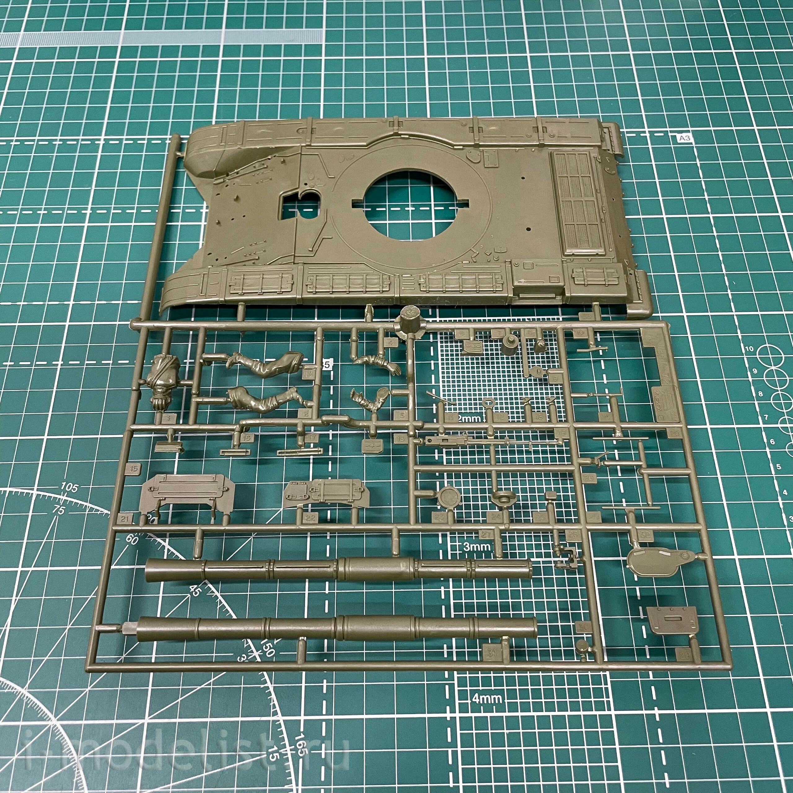 Zvezda 3552 1/35 T-72A
