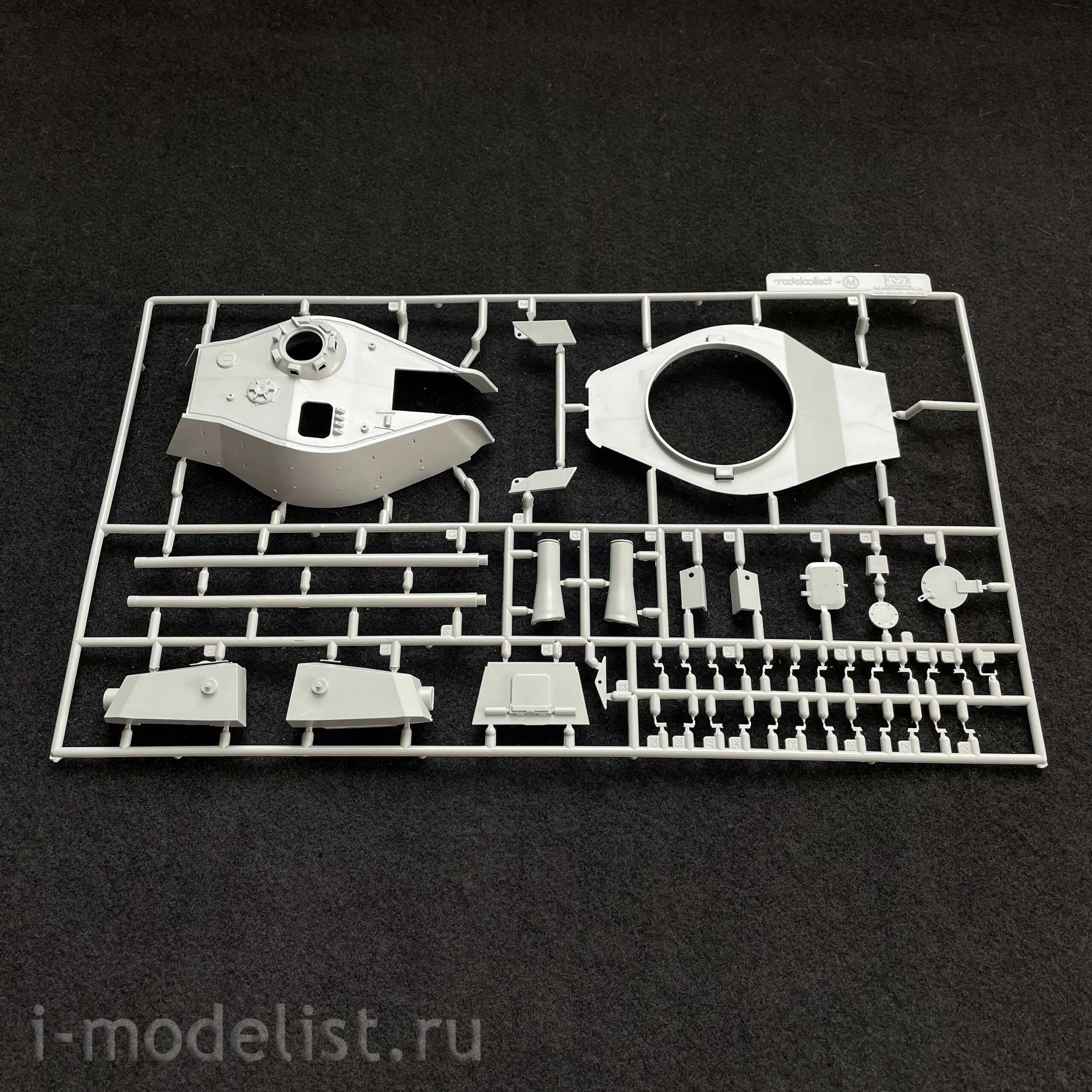 UA35015 Modelcollect 1/35 German Middle Tank E-50 mit 10.5cm L/52 “Panther III Ausf.F”