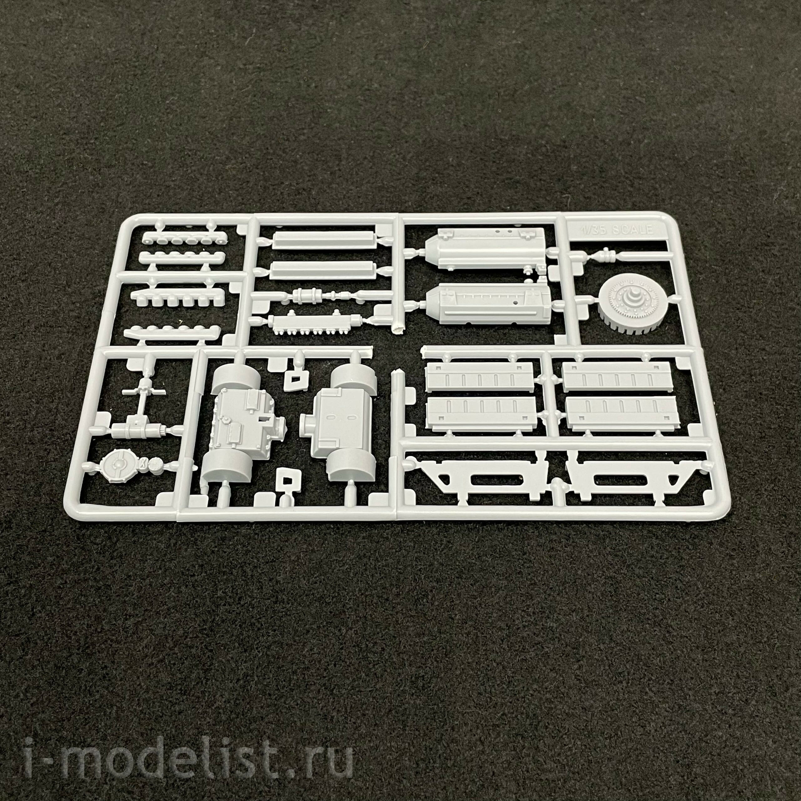 35024 Maket 1/35 Engine and transmission of the 34 tank