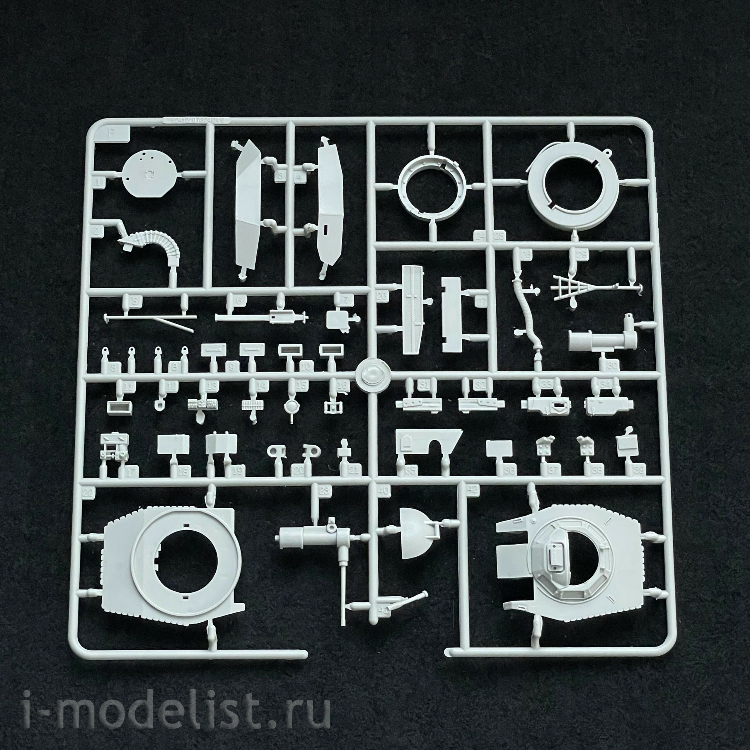 82416 HobbyBoss 1/35 AAVP-7A1 RAM/RS w/EAAK