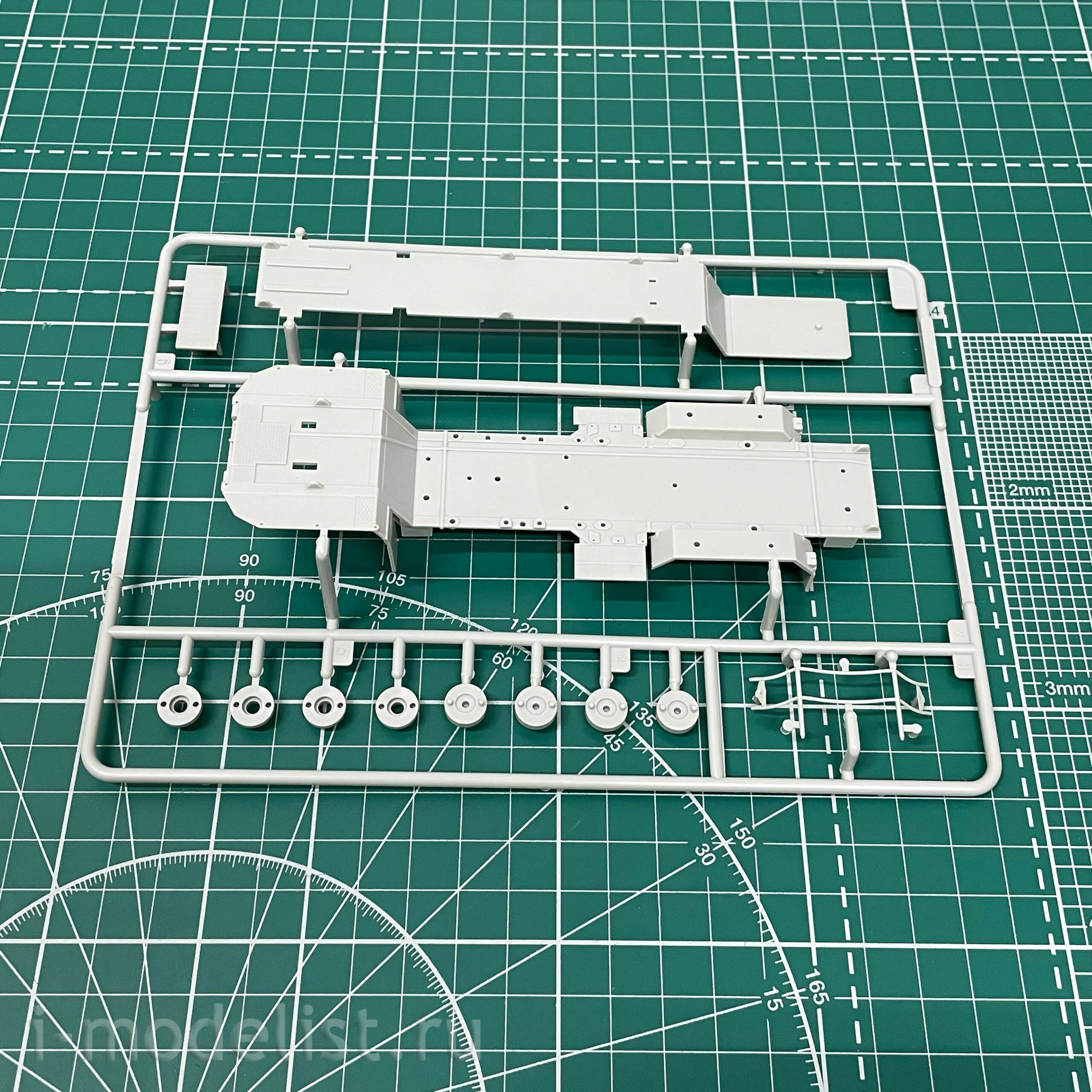 07158 Trumpeter 1/72 M983 HEMTT and M901 Launching Station with MIM-104 Patriot
