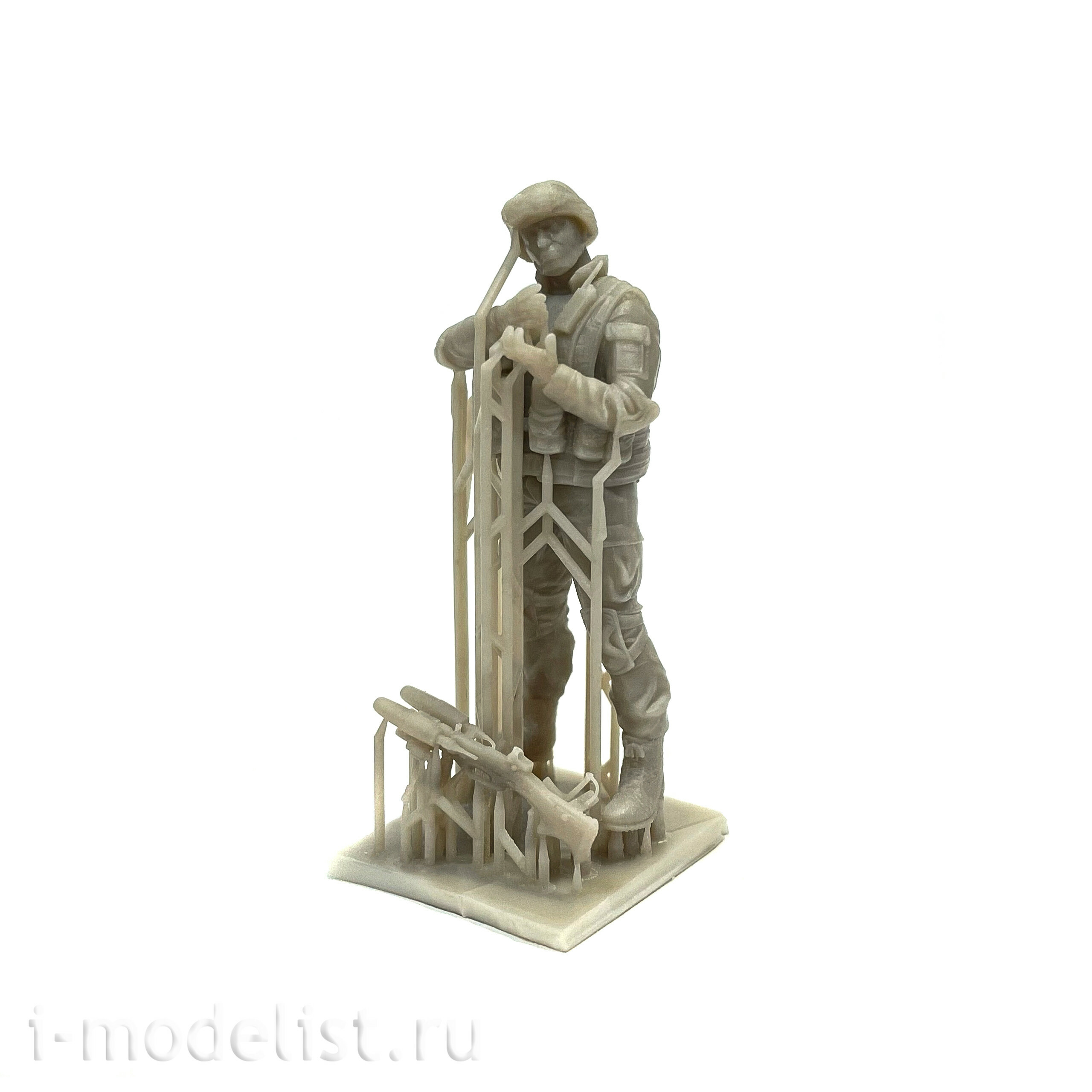 DVC35062 DVC 1/35 Soldier with UAV suppression kit 