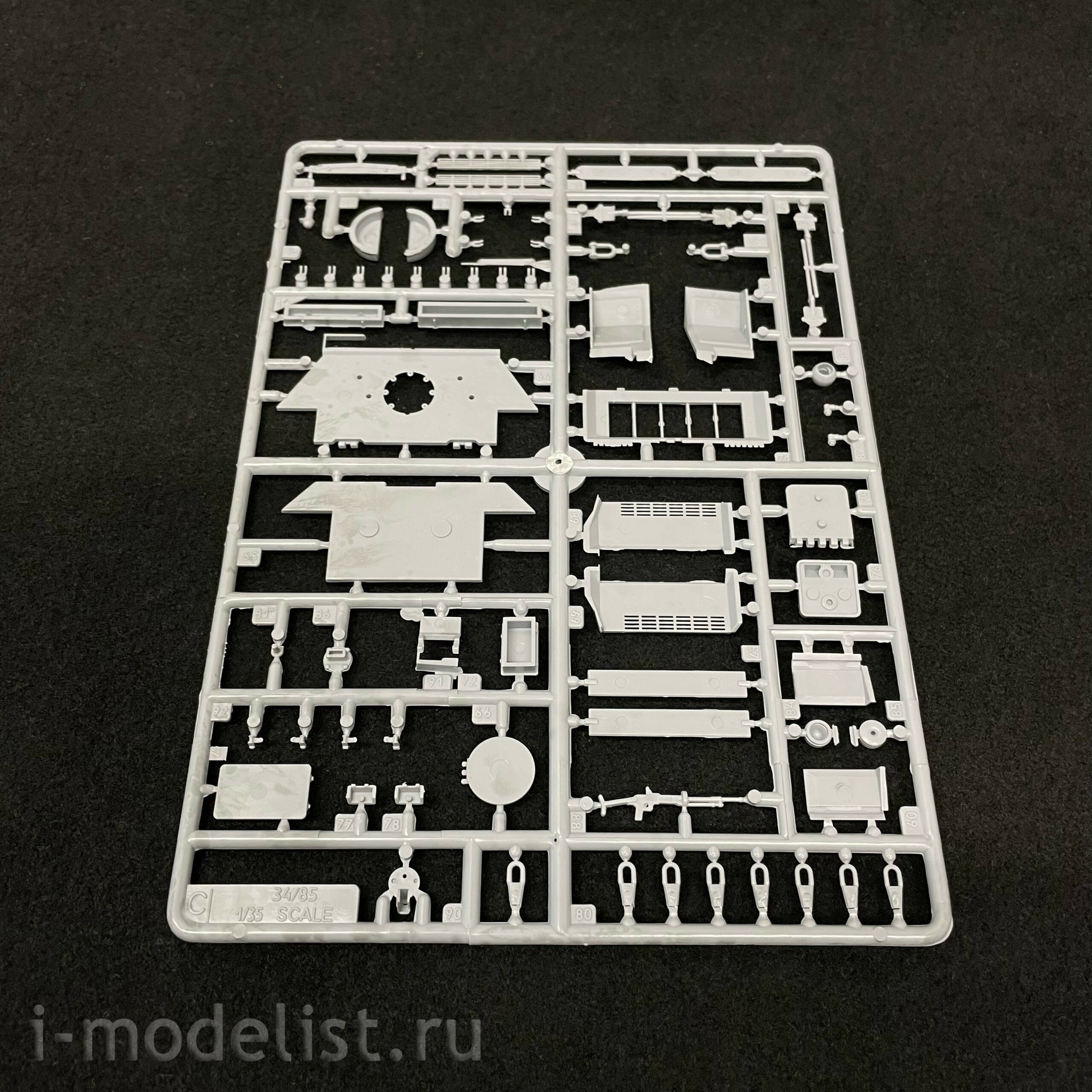 3527 Maket 1/35 Tank 34/85 of early releases of the plant №112 