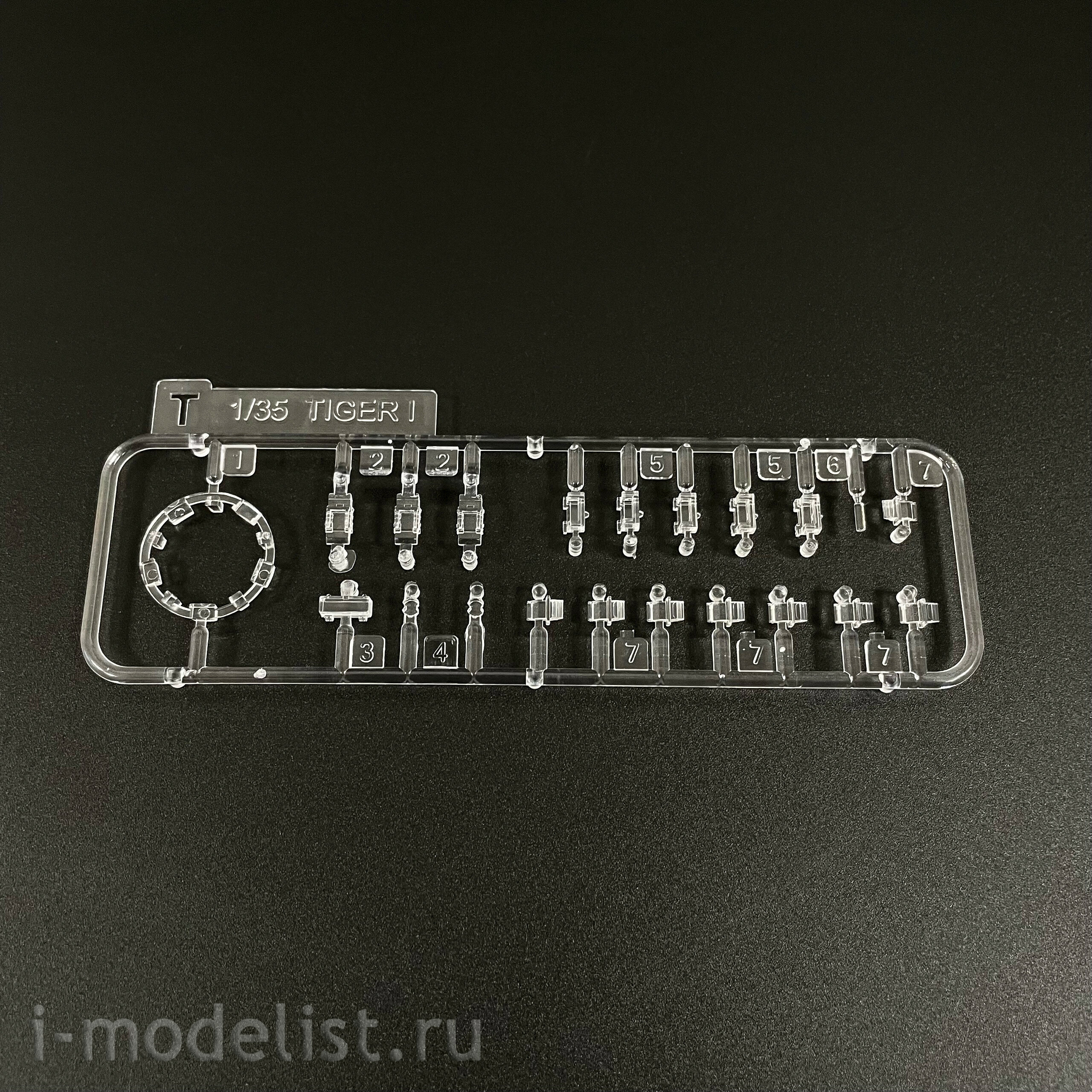 RM-5100 Rye Field Model 1/35 German Tank Pz. Kpfw. VI Ausf. E Tiger I mid. Production