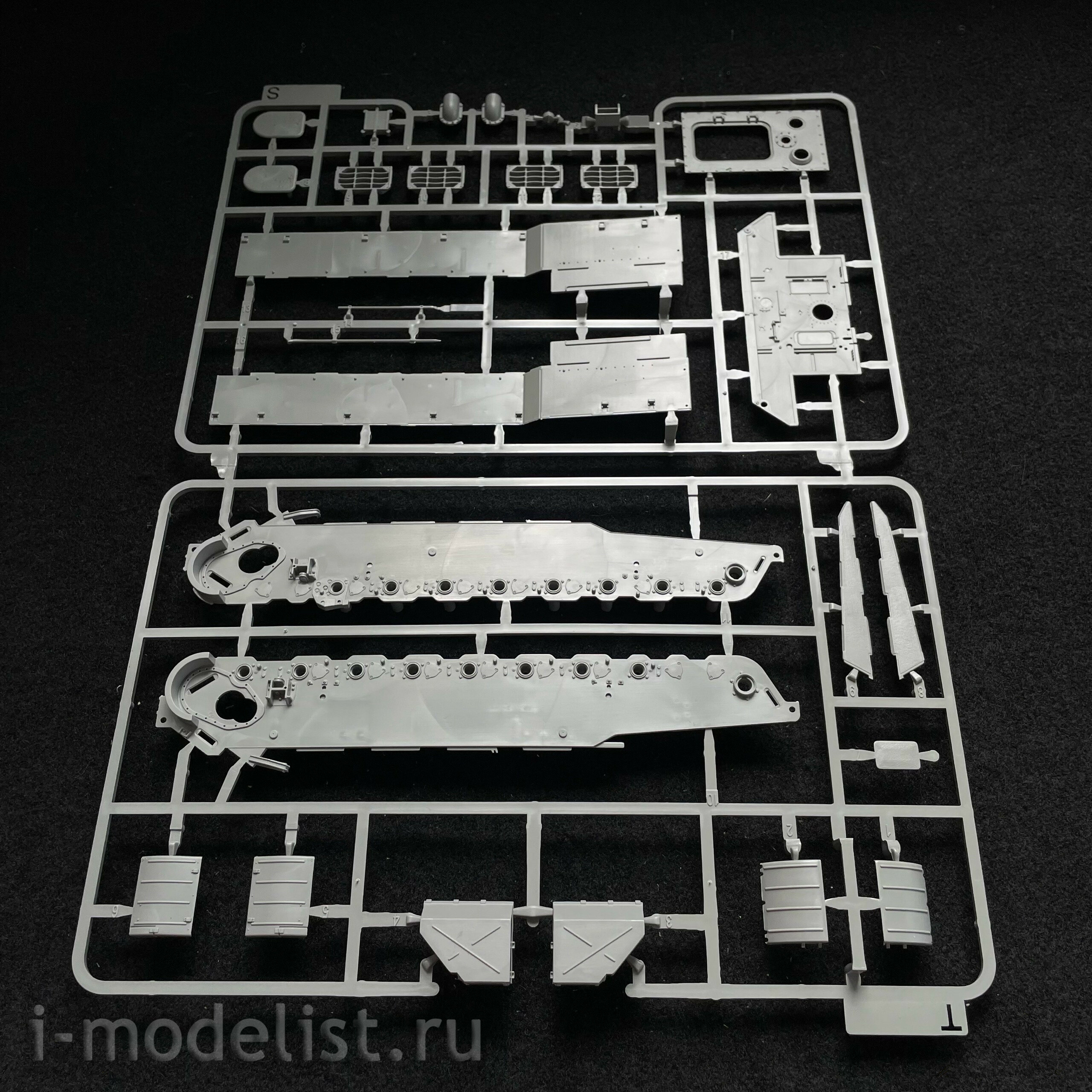 2175 Takom 1/35 German Medium Tank Sd.Kfz. 171 Panther Ausf. A (mid-early production)