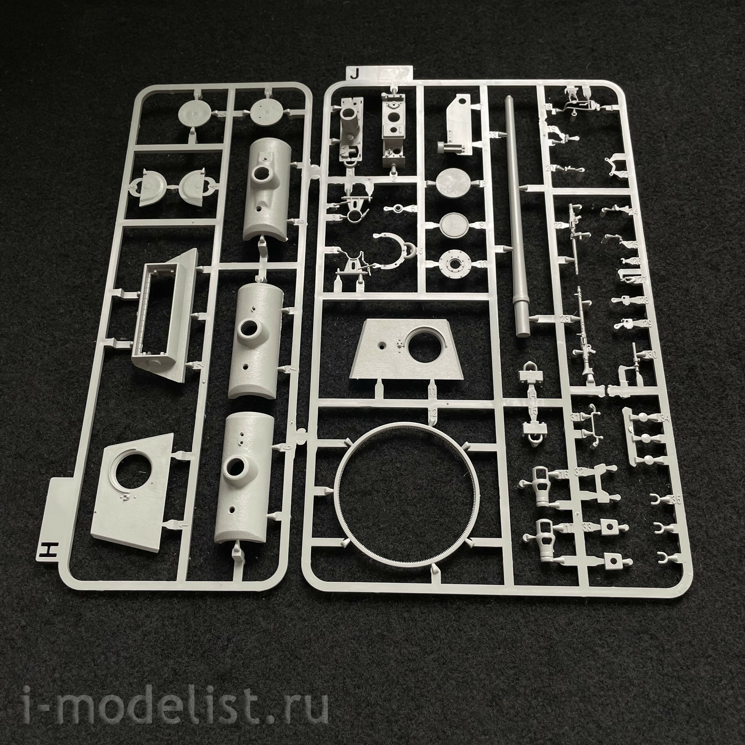 2174 Takom 1/35 German Medium Tank Pz.Kpfw.V Sd.Kfz. 171 Panther Ausf. A (early)