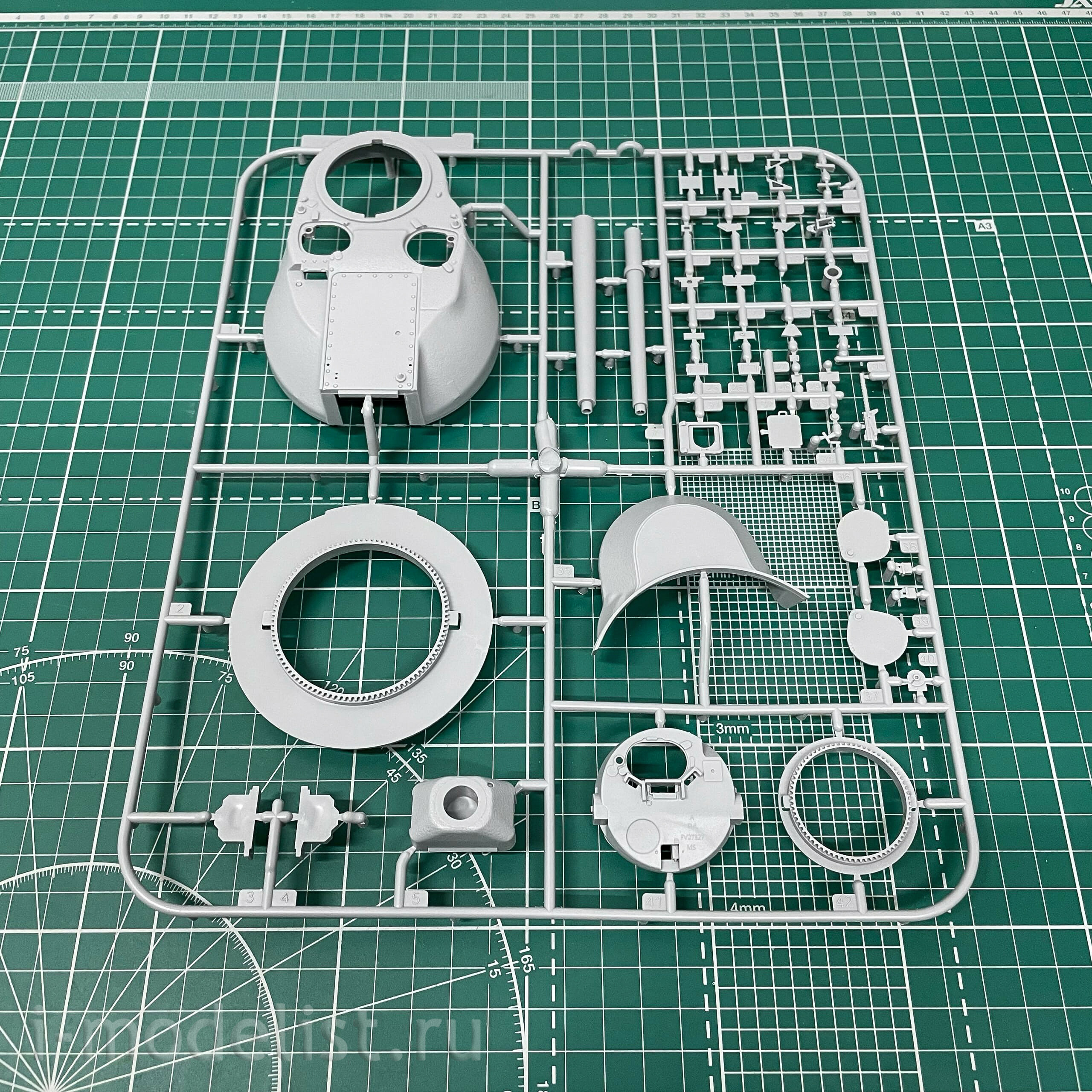 35A006 Amusing Hobby 1/35 British Heavy Tank FV214 Conqueror Mk I