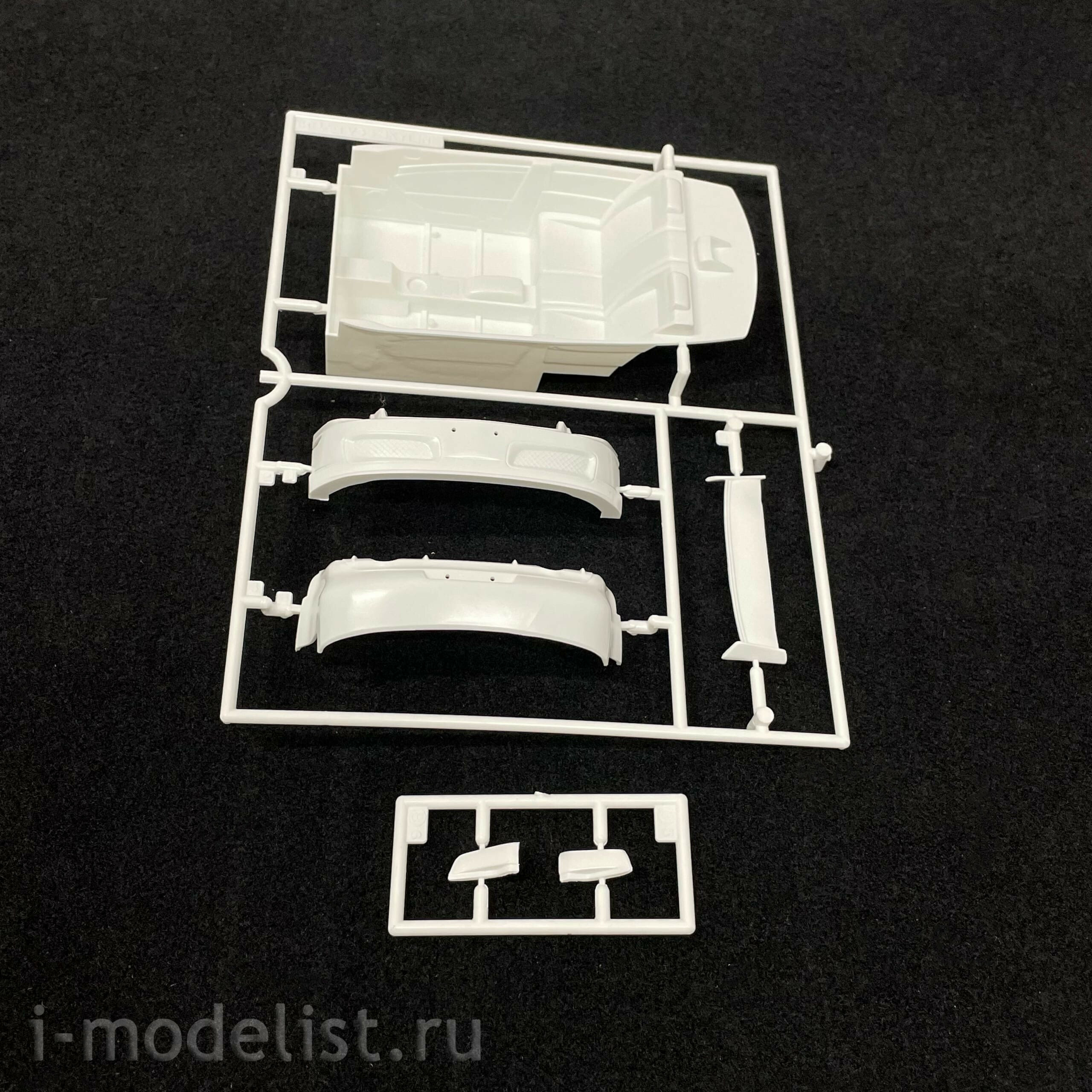 03933 Fujimi 1/24 Nissan Skyline Coupe 350 GT NiSMO (V35)