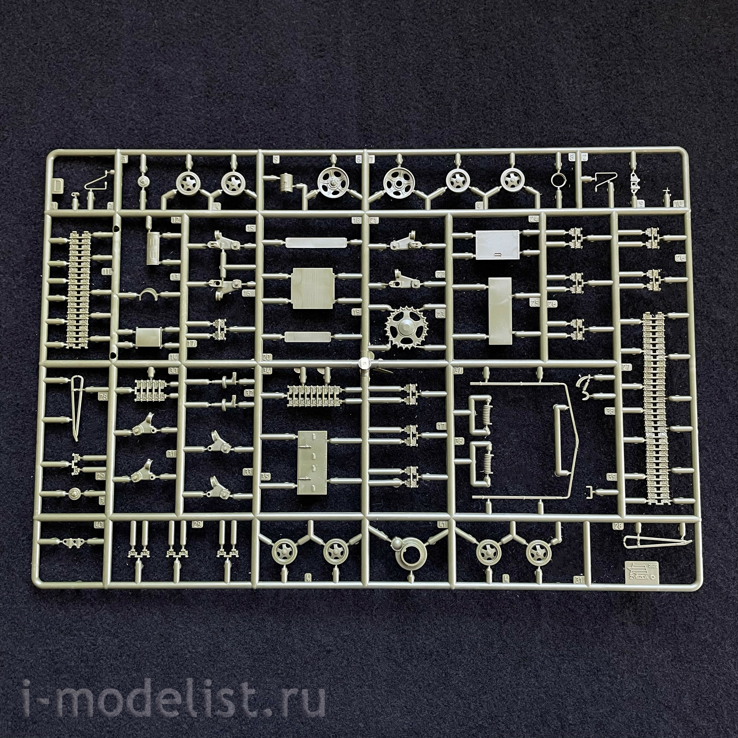 3700 Zvezda 1/35 Guards BM-13 Katyusha rocket mortar