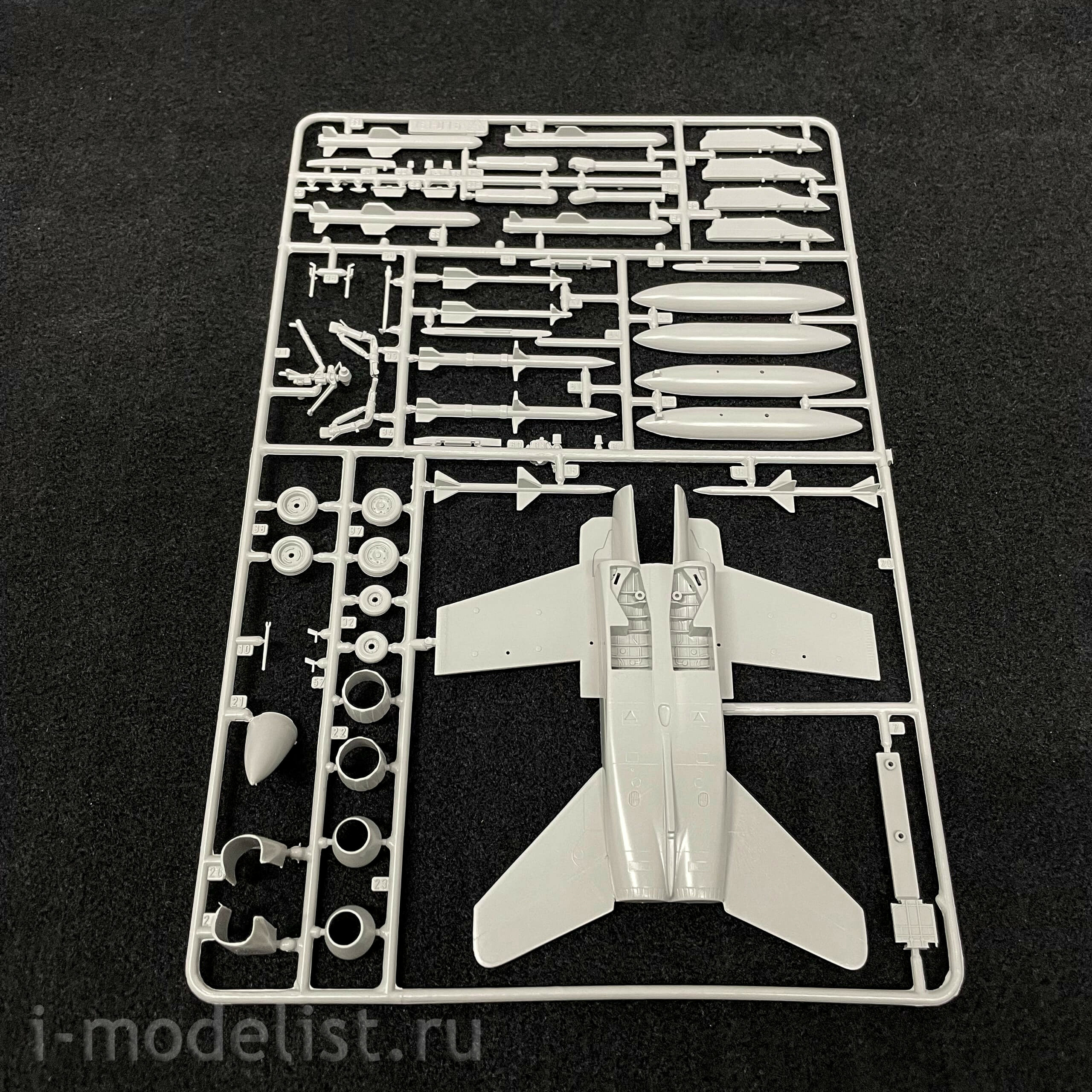 1385 Italeri 1/72 F/A-18 HORNET SWITZERLAND. AIR FORCE