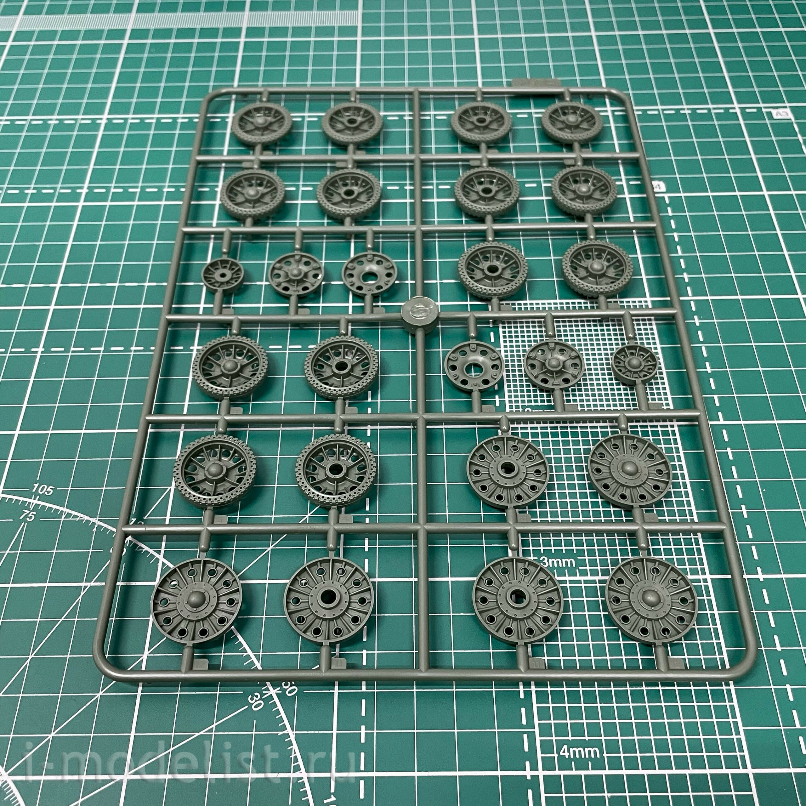 303529 Modeler 1/35 Soviet tank 34-76 issue early 1943.