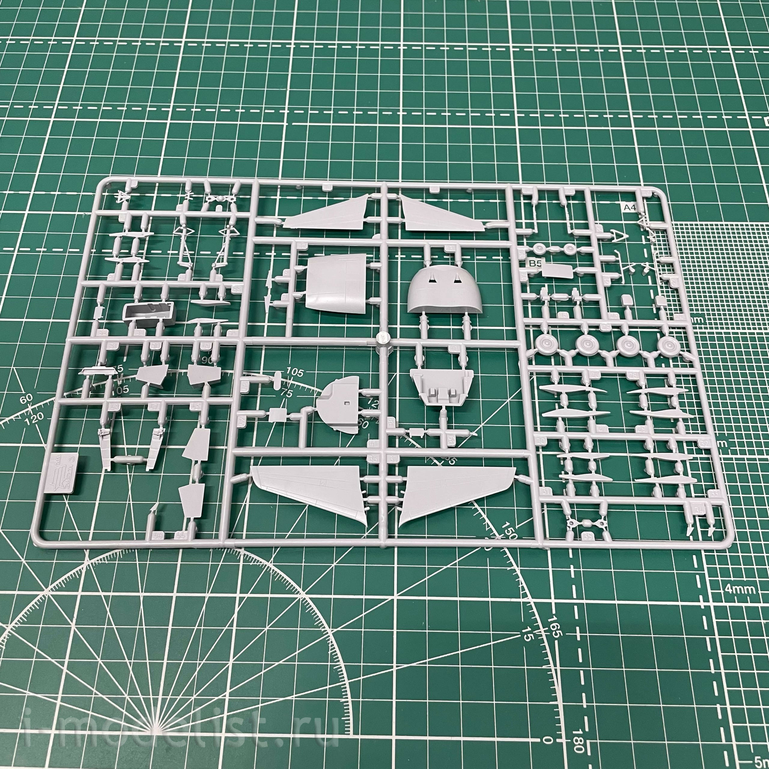 7033 Zvezda 1/144 MS-21-300 Passenger airliner