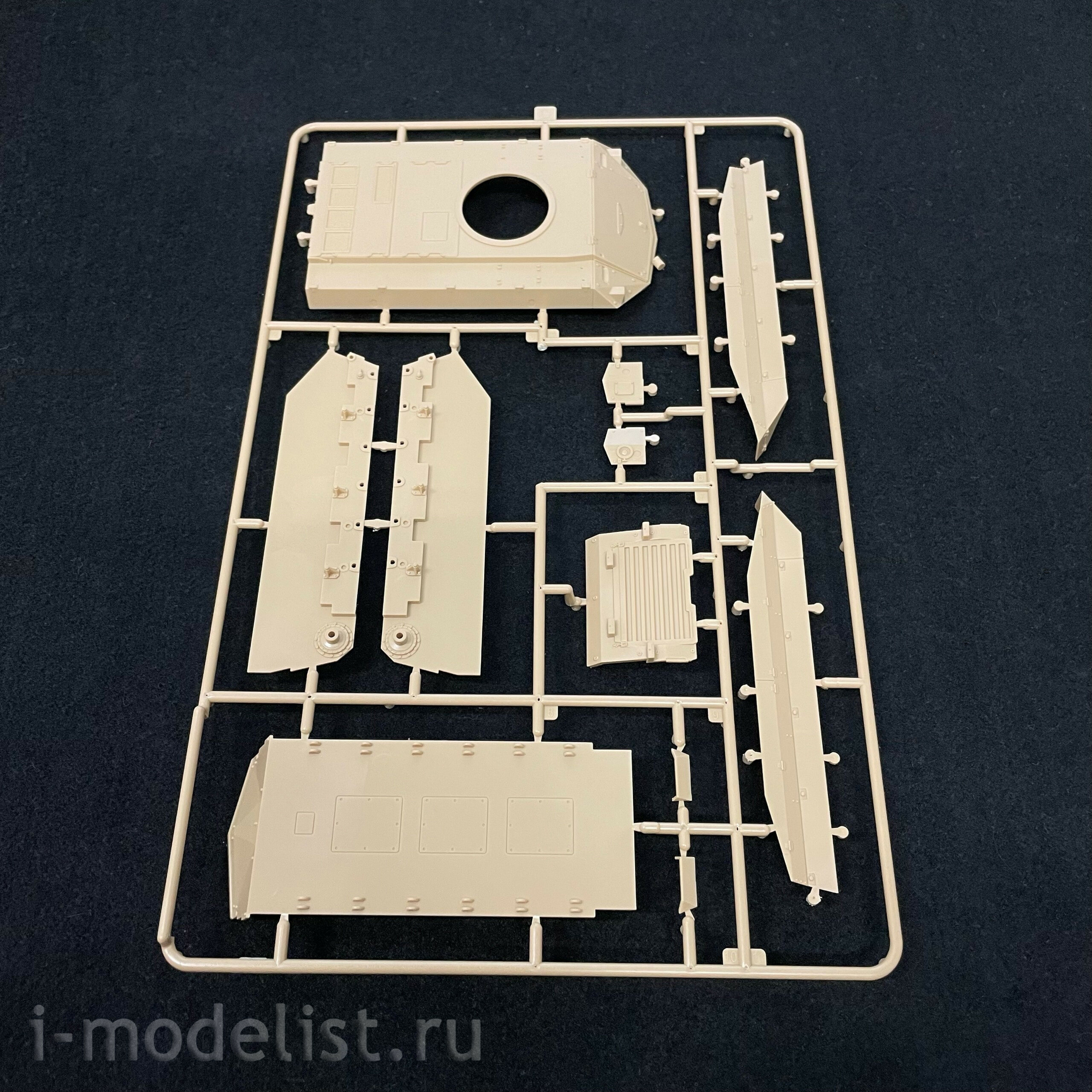 35A053 Amusing Hobby 1/35 Russian T-90A and Uran-9 tank (2 in 1) (under license from UVZ)