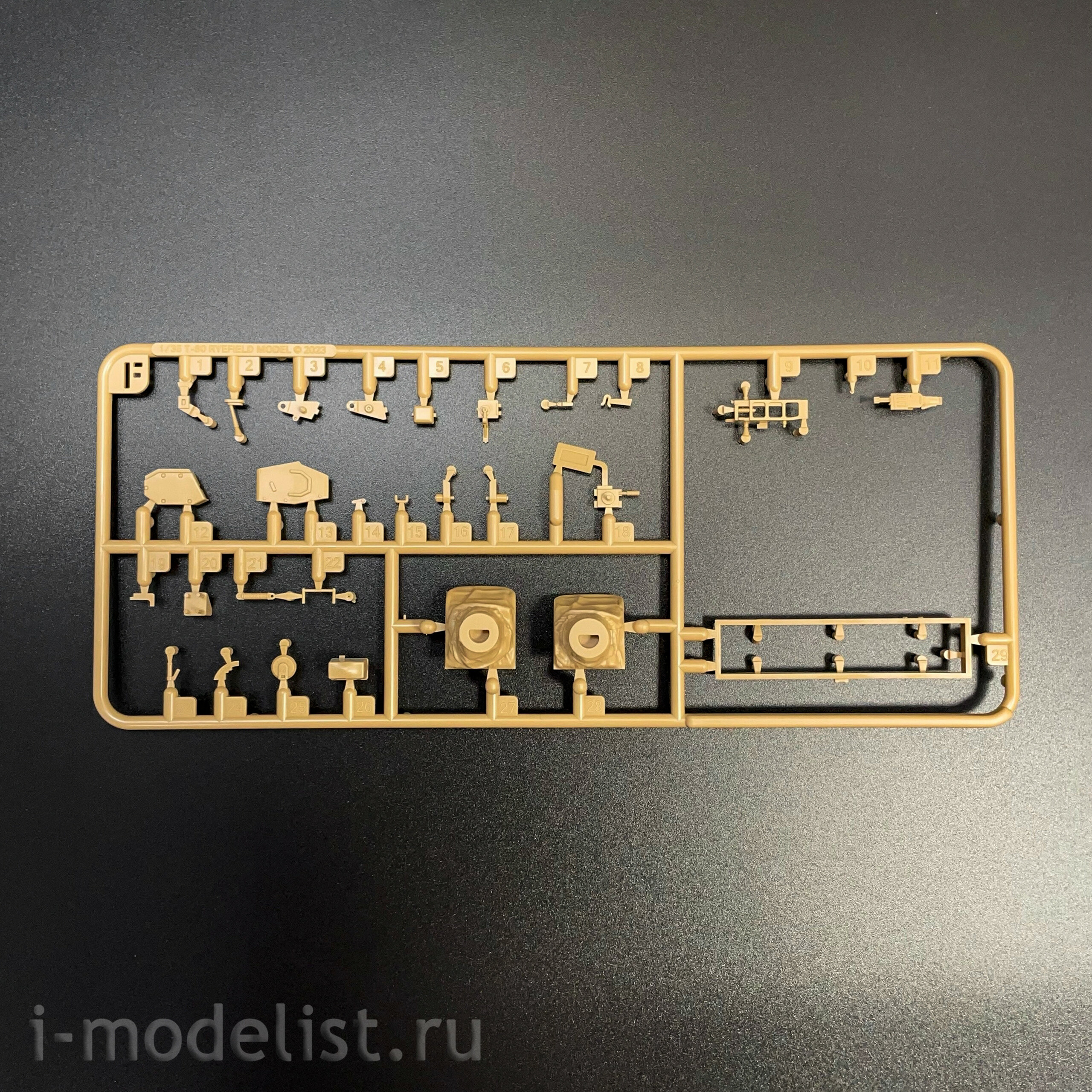 RM-5115 Rye Field Model 1/35 Russian T-80UK tank (licensed by Omsktransmash)