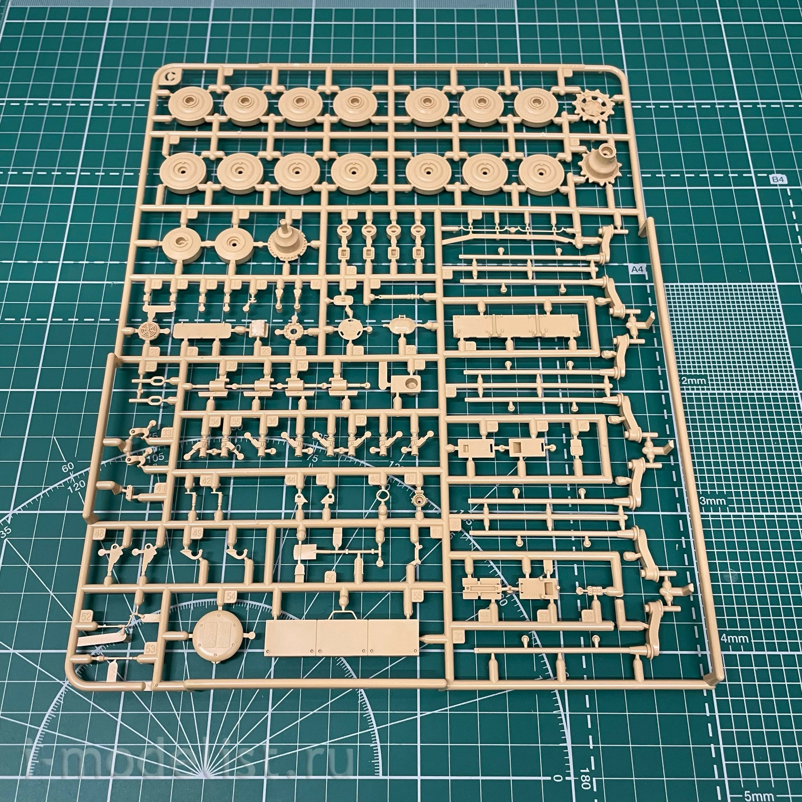 RM-5065 Rye Field Model 1/35 Leopard 2A6 Main Battle Tank with Working Tracks