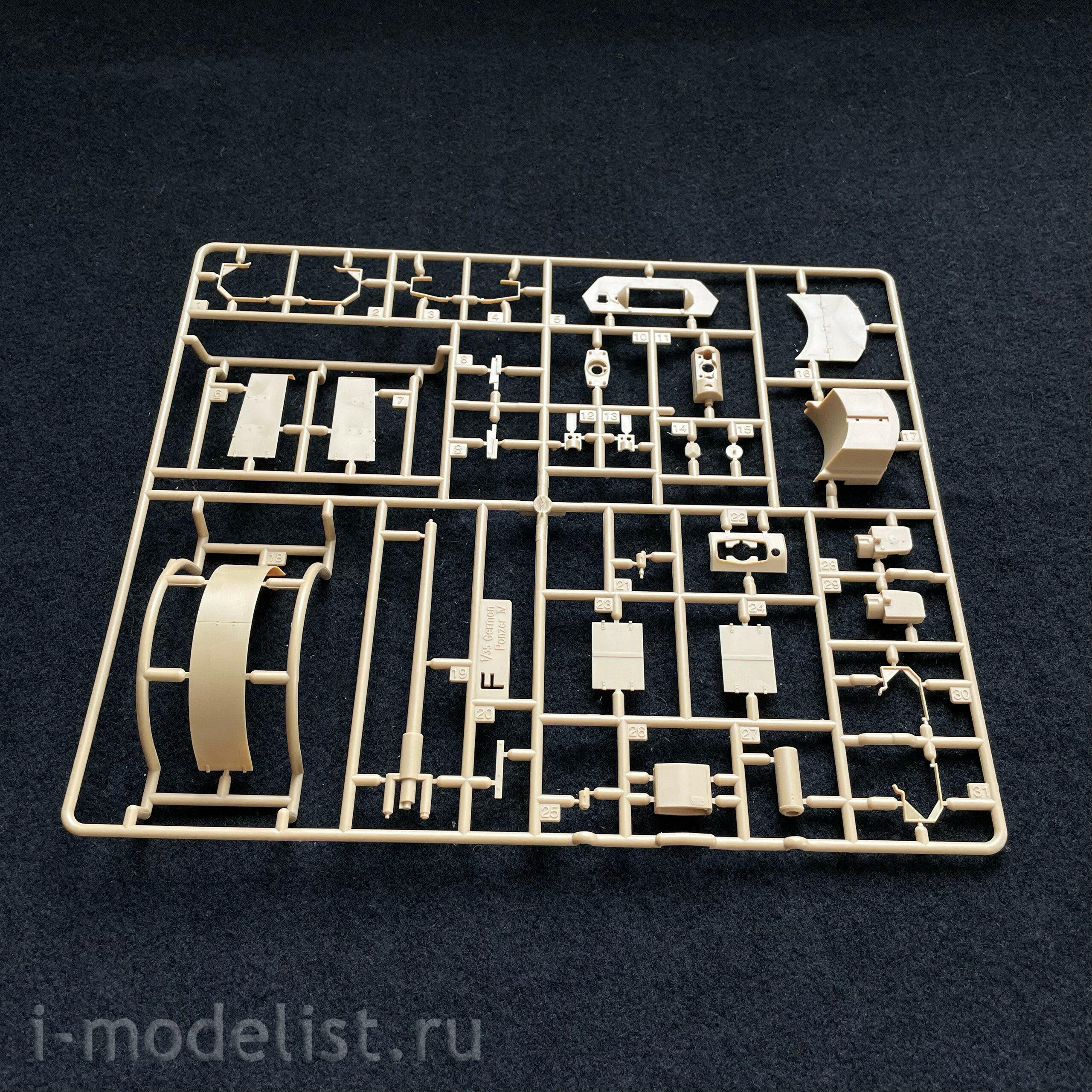 13516 Academy 1/35 Tank German Panzer IV Ausf. H. 