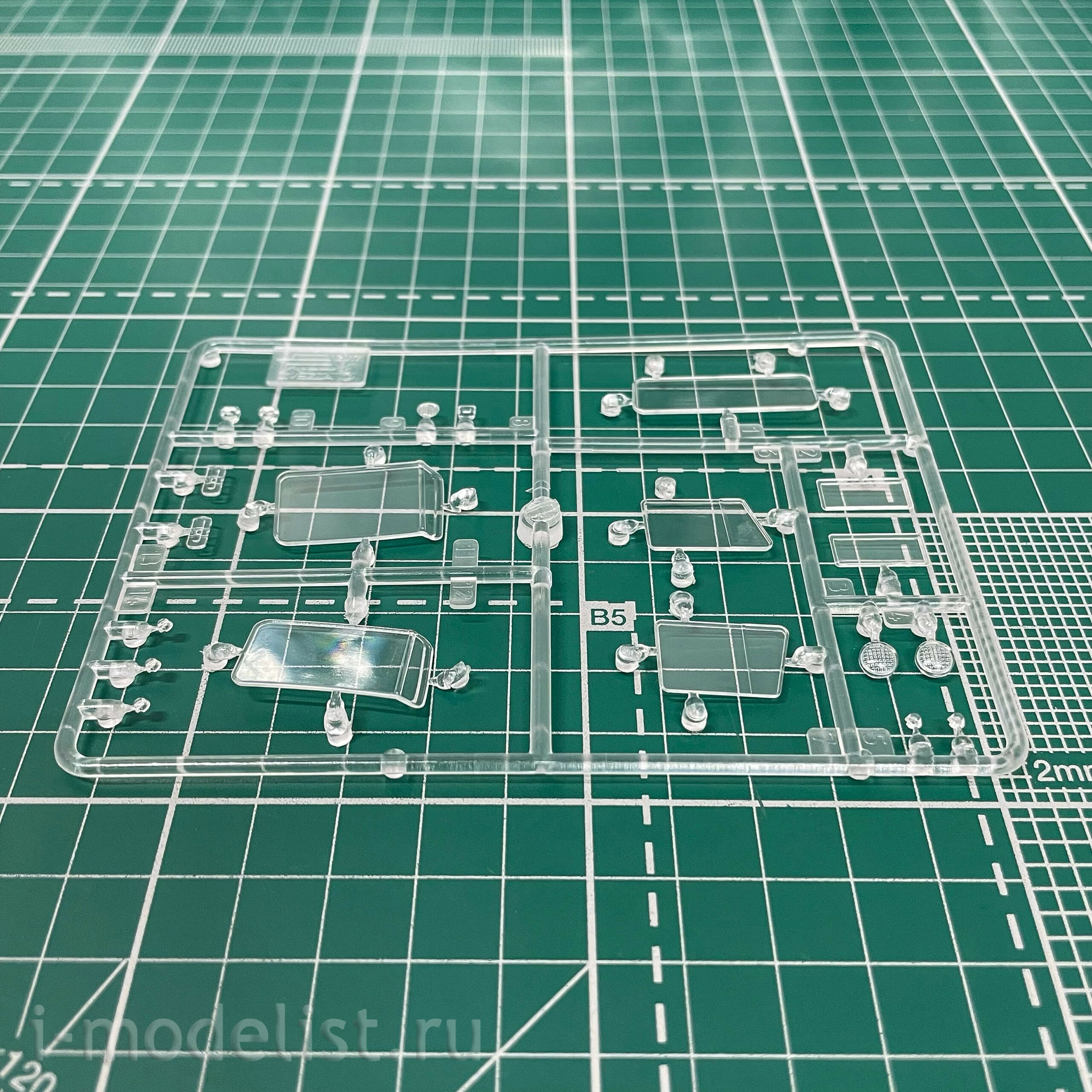 3655 Zvezda 1/35 Russian self-propelled multiple launch rocket system 