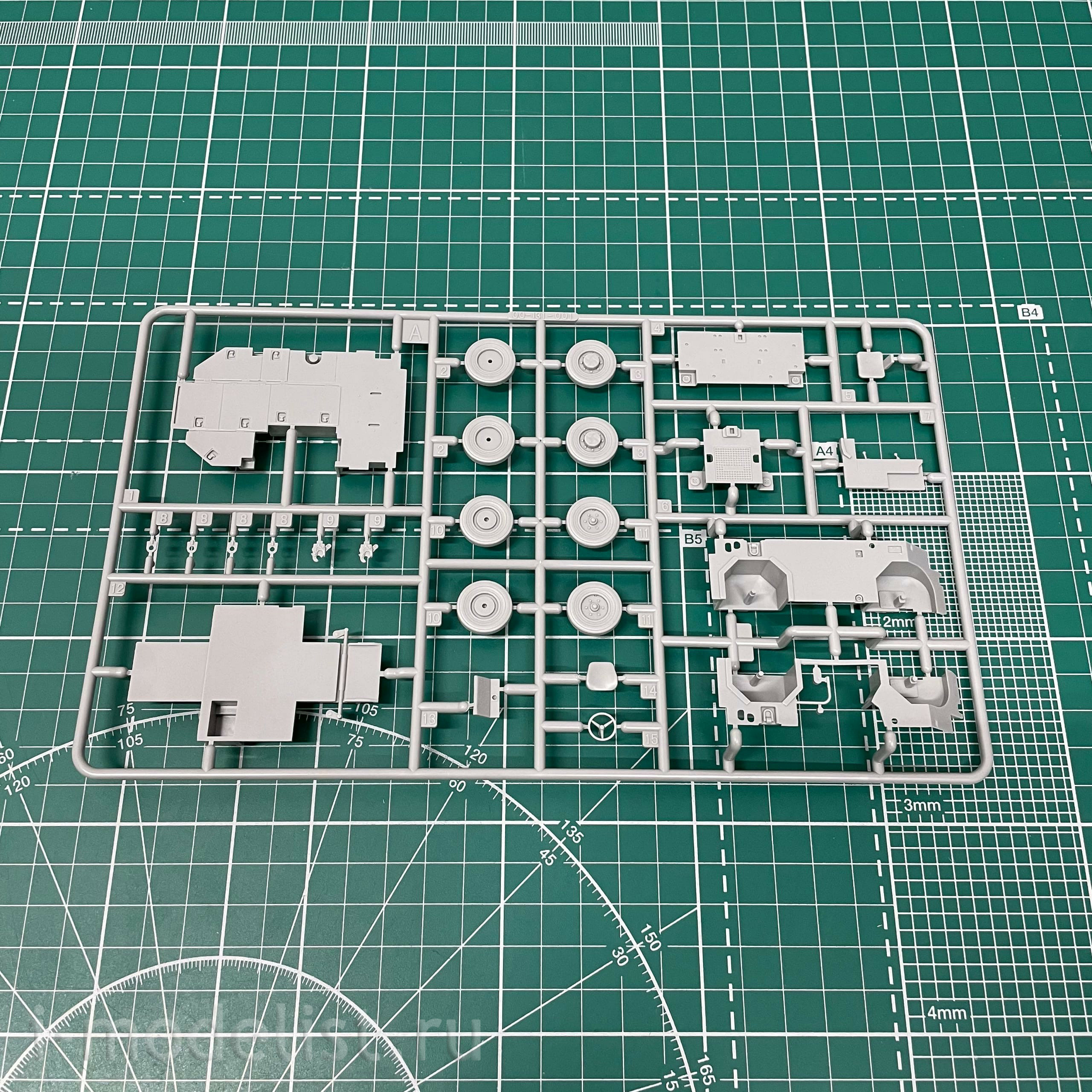 K48115 Kinetic 1/48 US Navy Ground Support Equipment Kit with STT Tractor
