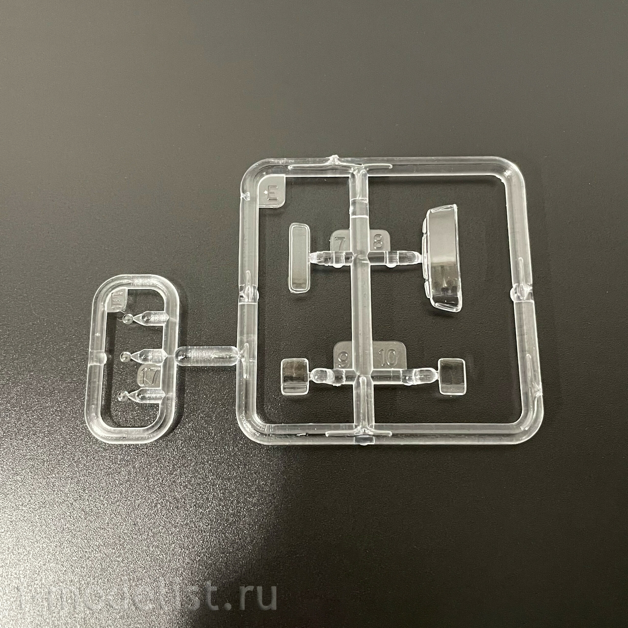 7208AVD AVD Models 1/72 ЗИЛ-131 бортовой