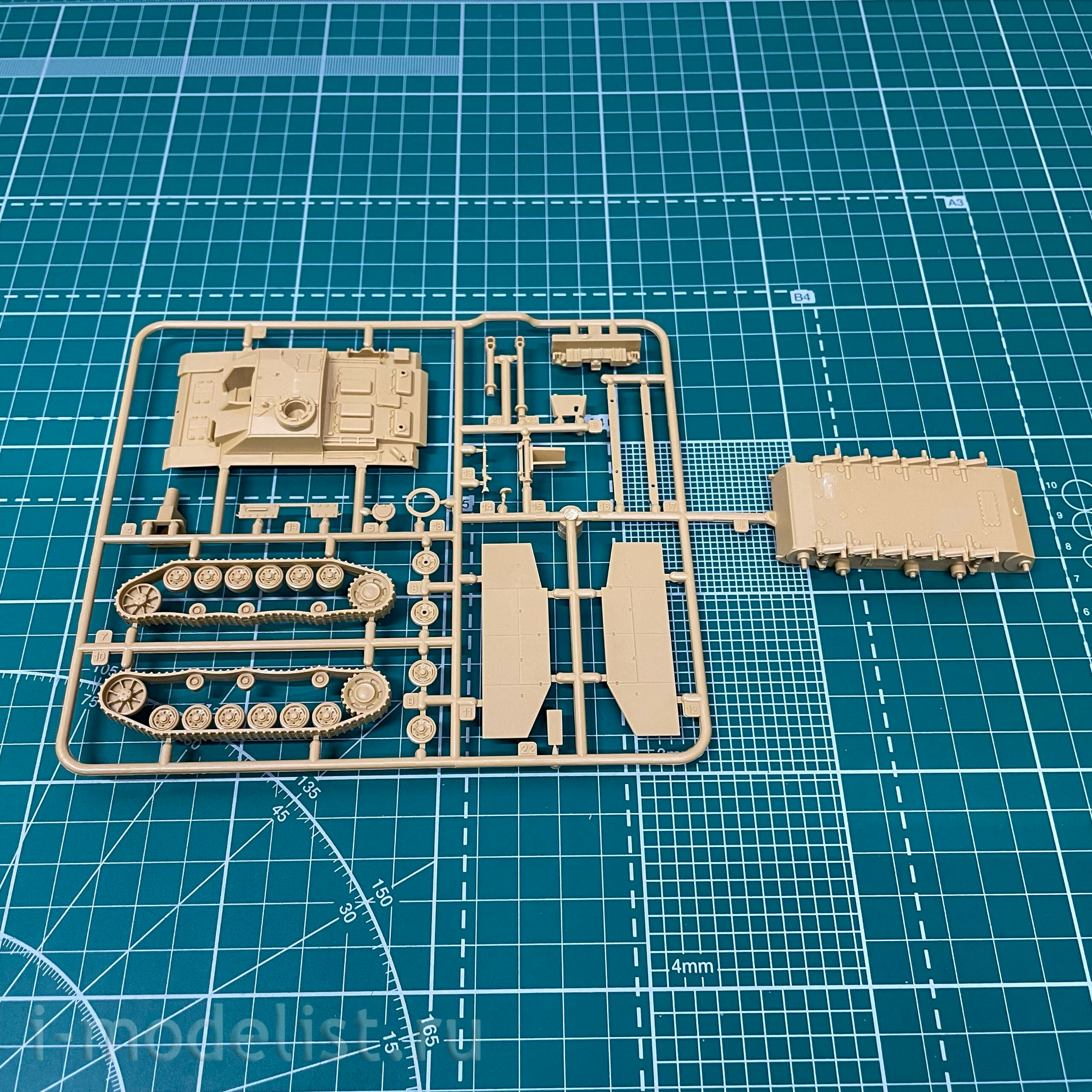 307228 Modeler 1/72 SAU German assault gun attack HOWITZER 42