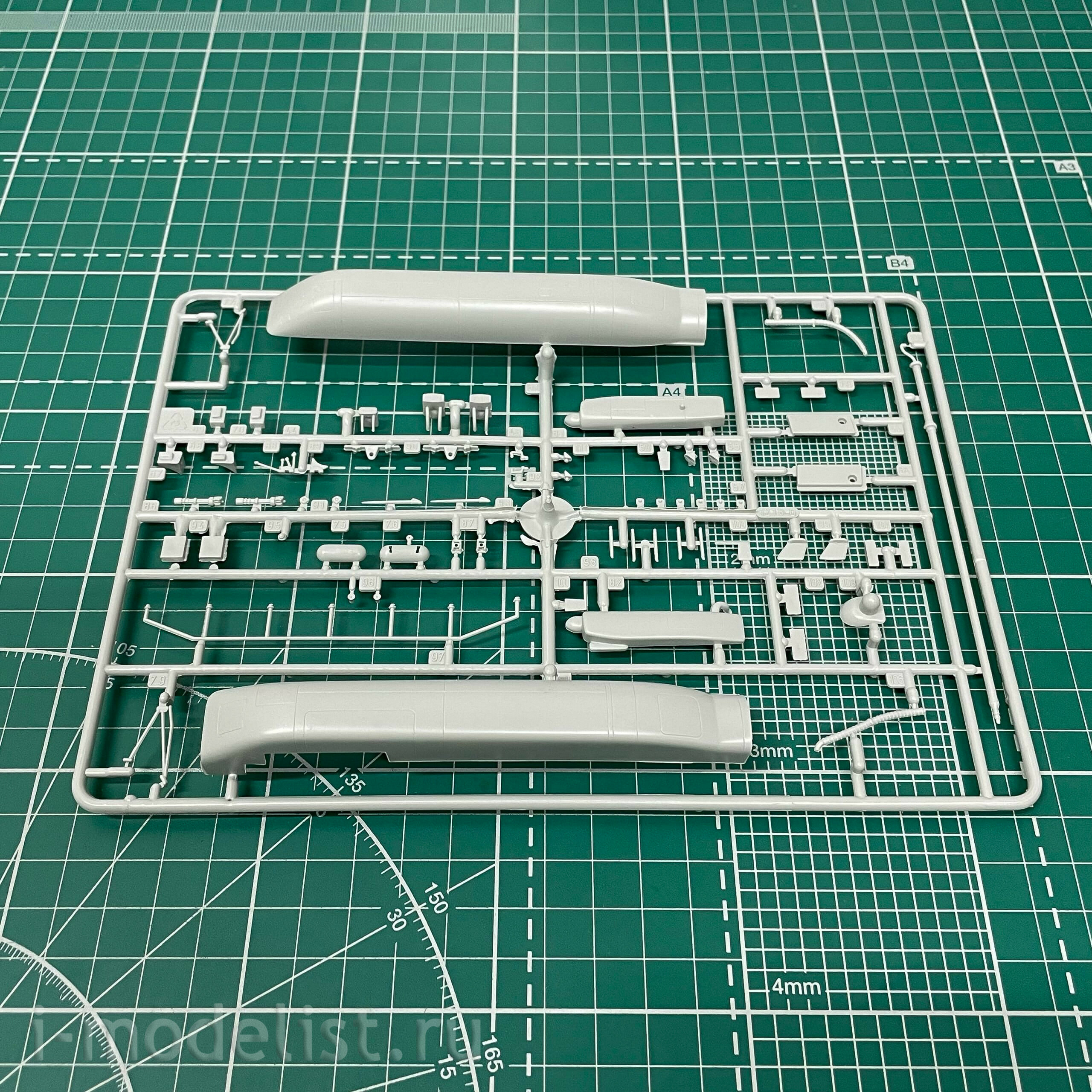 03876 Revell 1/72 American military transport helicopter MH-47 Chinook