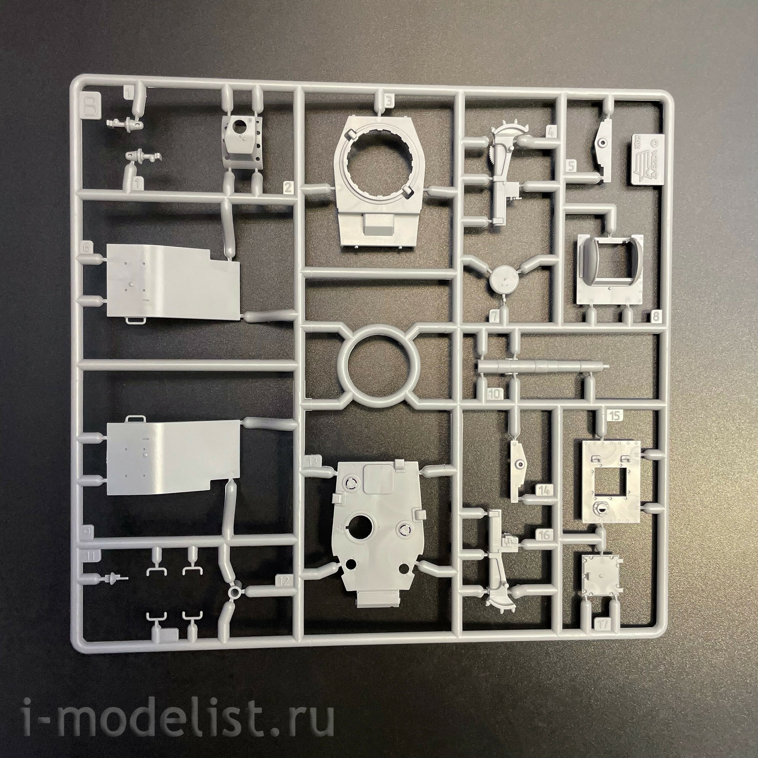 5084 Zvezda 1/72 Советский тяжелый танк КВ-2
