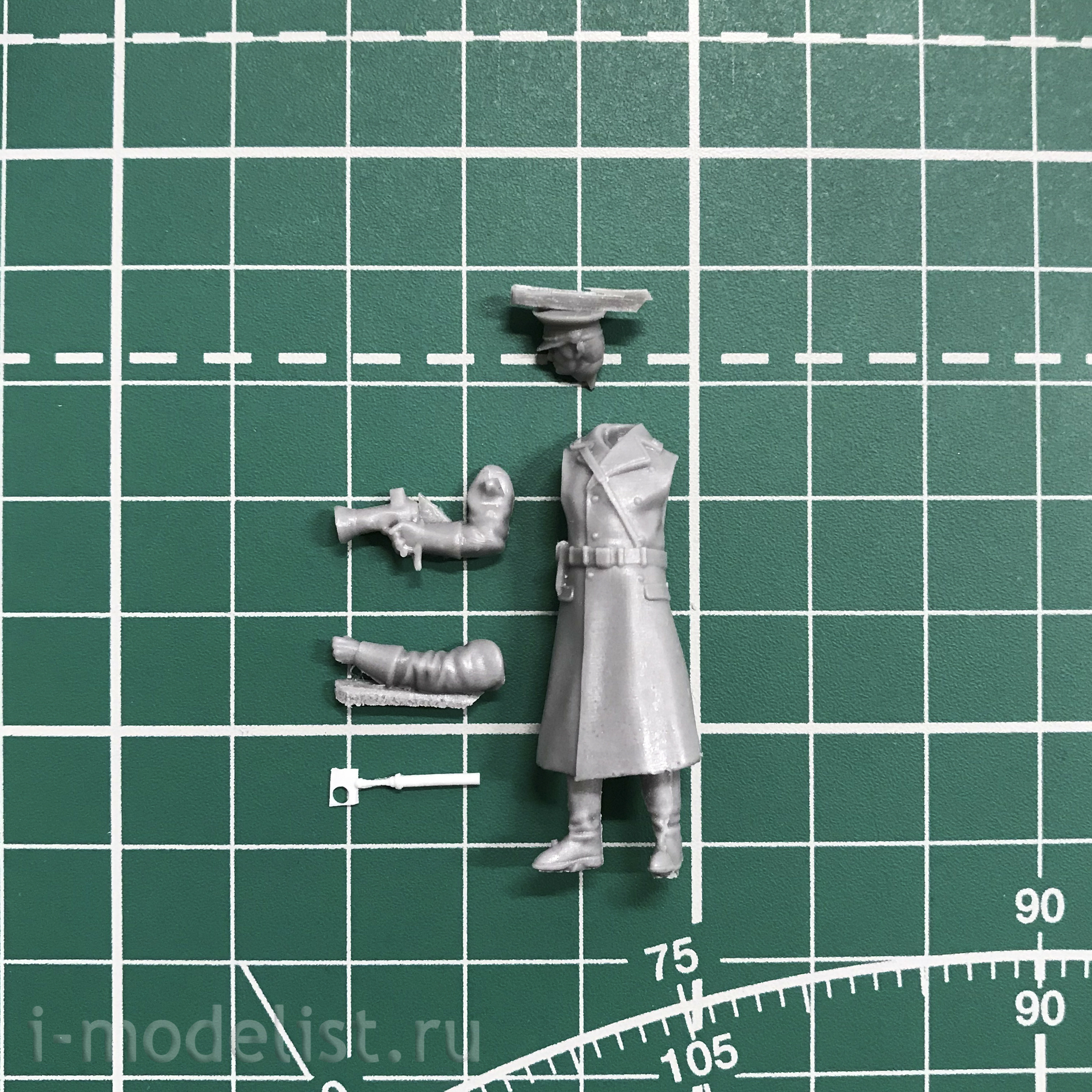 43024 GunTower Models 1/43 traffic police Inspector No. 6, unpainted figure