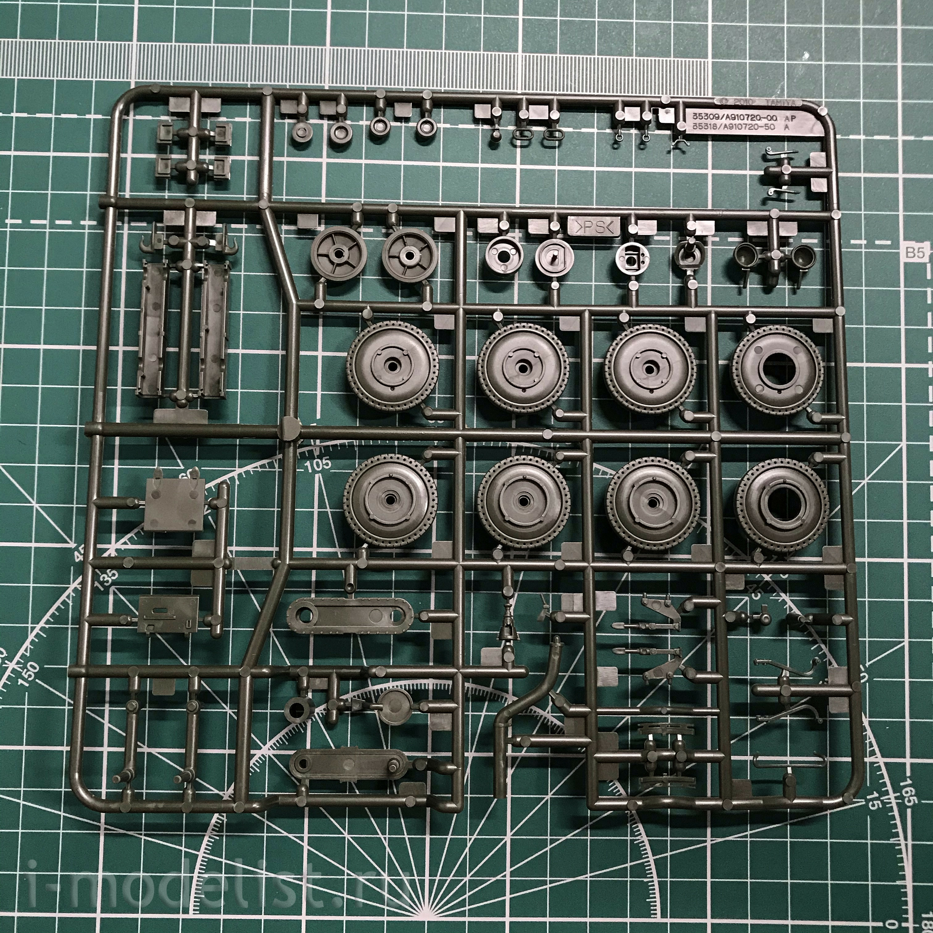 35327 Tamiya 1/35 Tank BT-7 (issue 1937), 2 figures, photo etching.