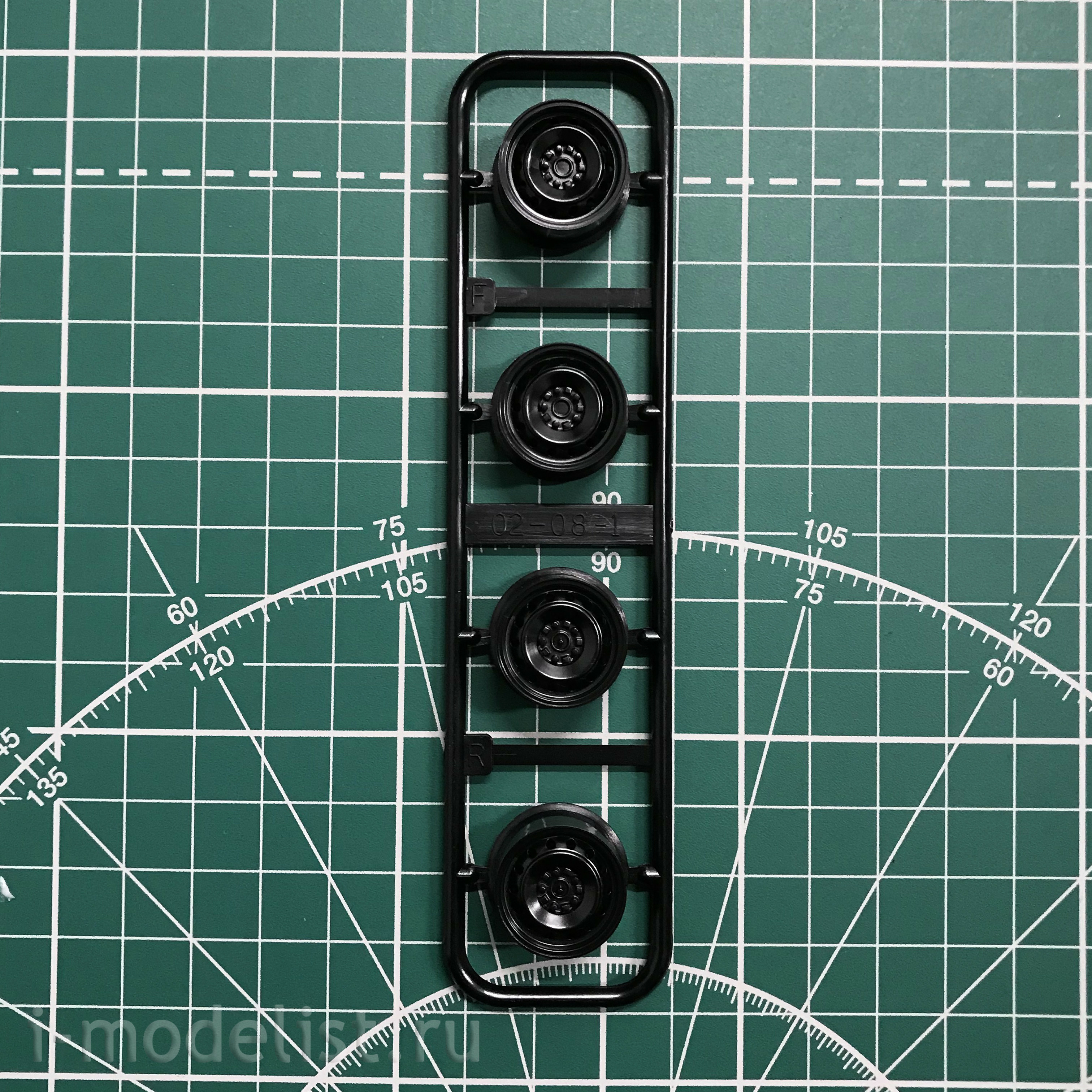 05815 Aoshima 1/24 Toyota HiAce TRH200V