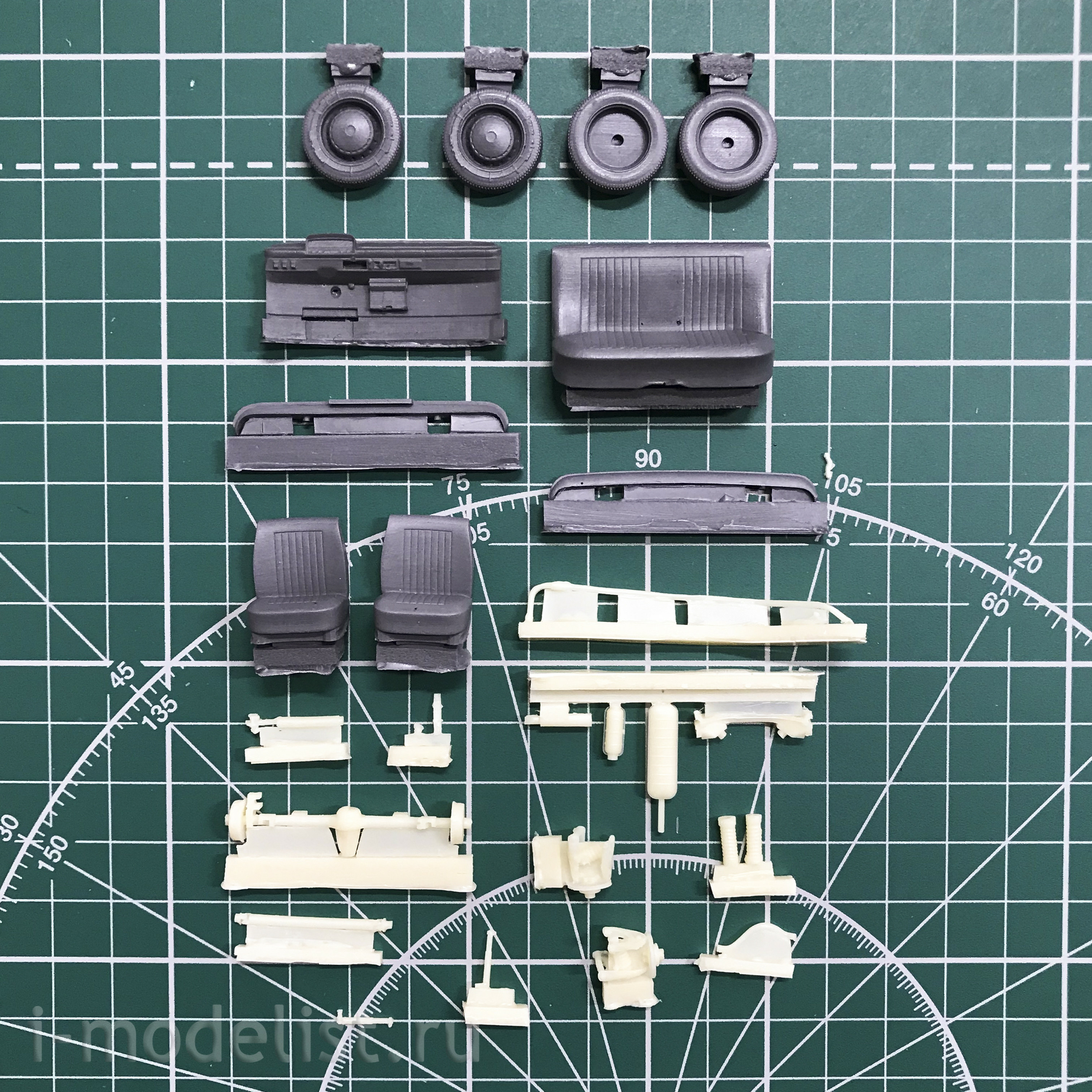 Primacy 35002 1/35 Soviet passenger car. Kit 2