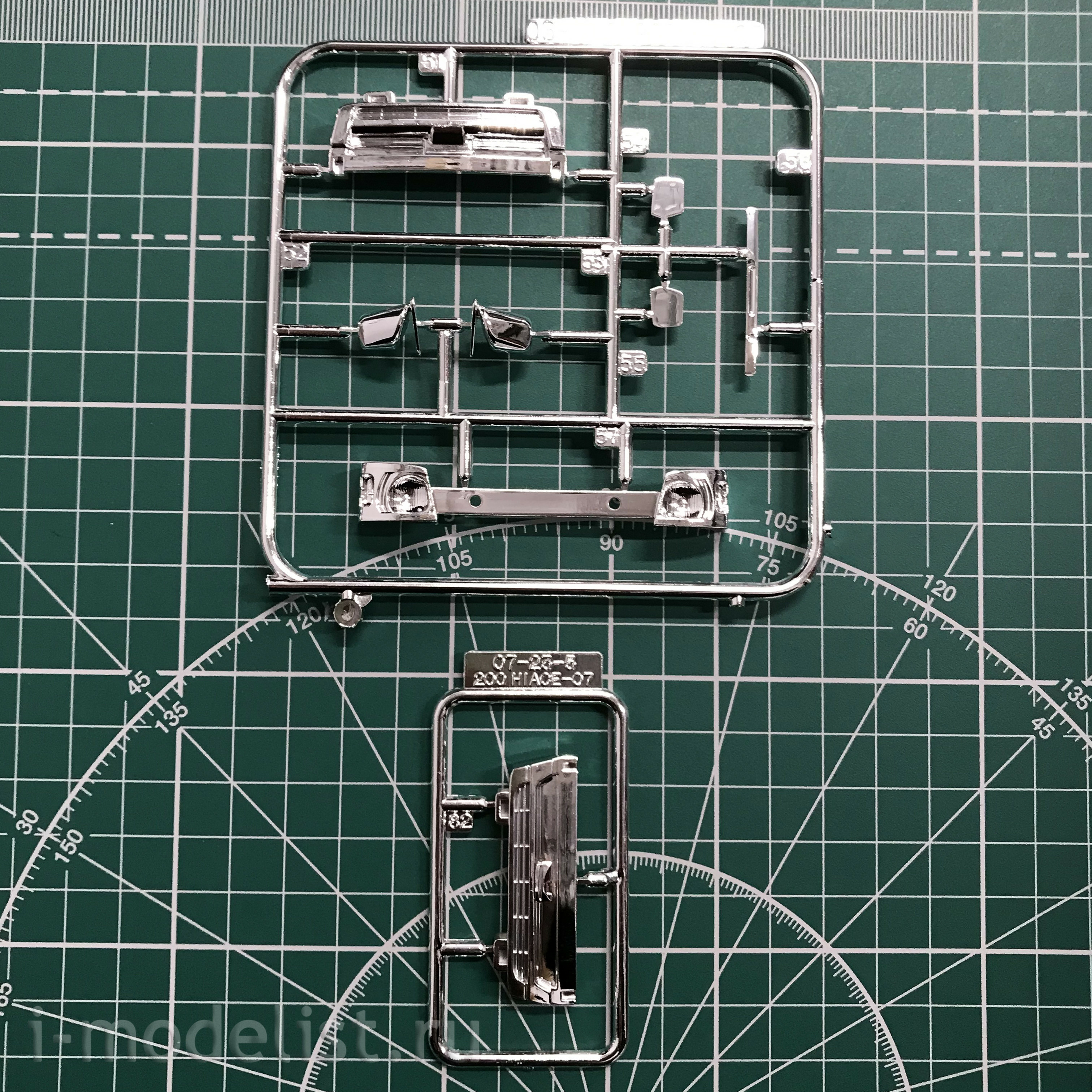 05815 Aoshima 1/24 Toyota HiAce TRH200V