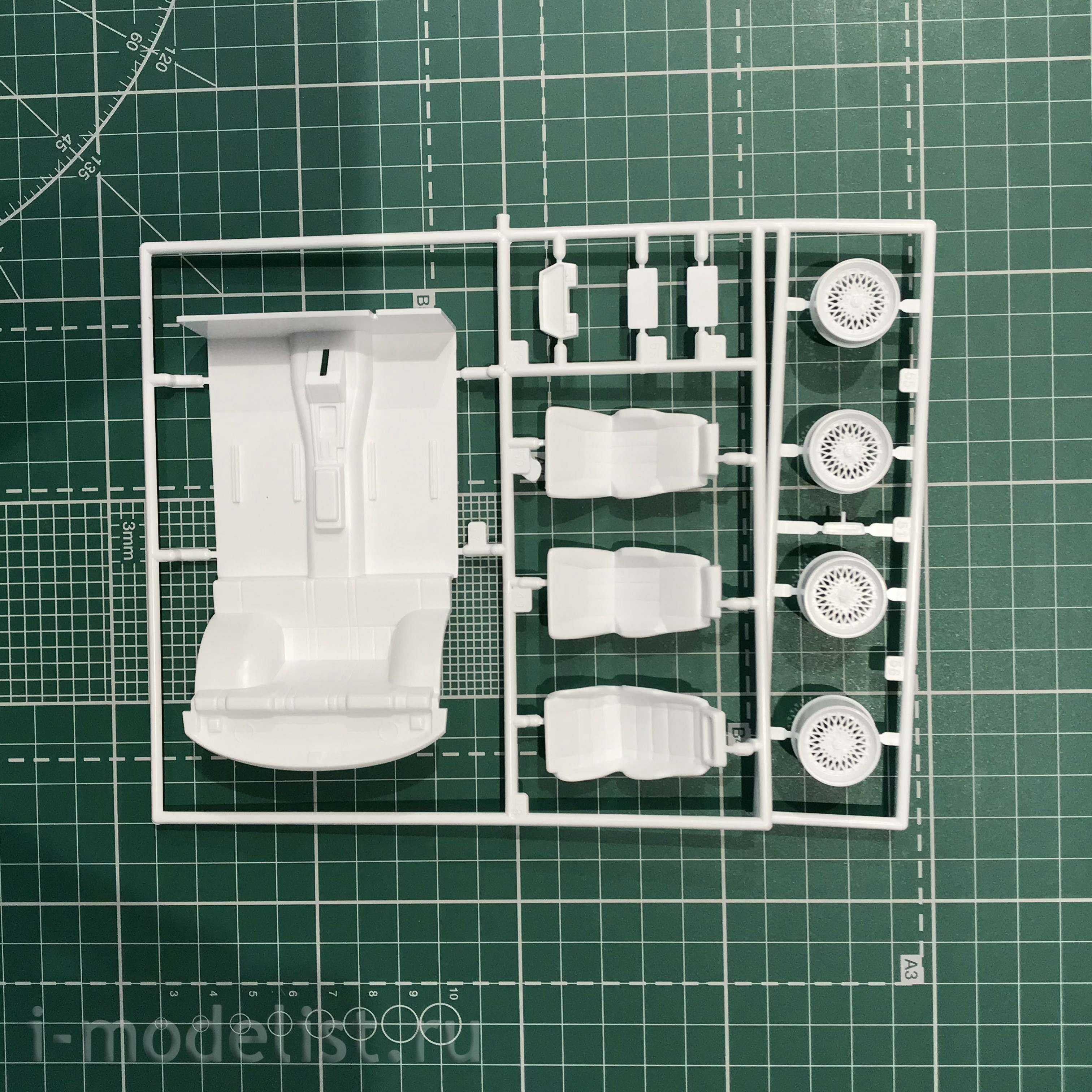 05878 Aoshima 1/24 Nissan DR30 Skyline HT2000 Turbo Intercooler RS-X '84