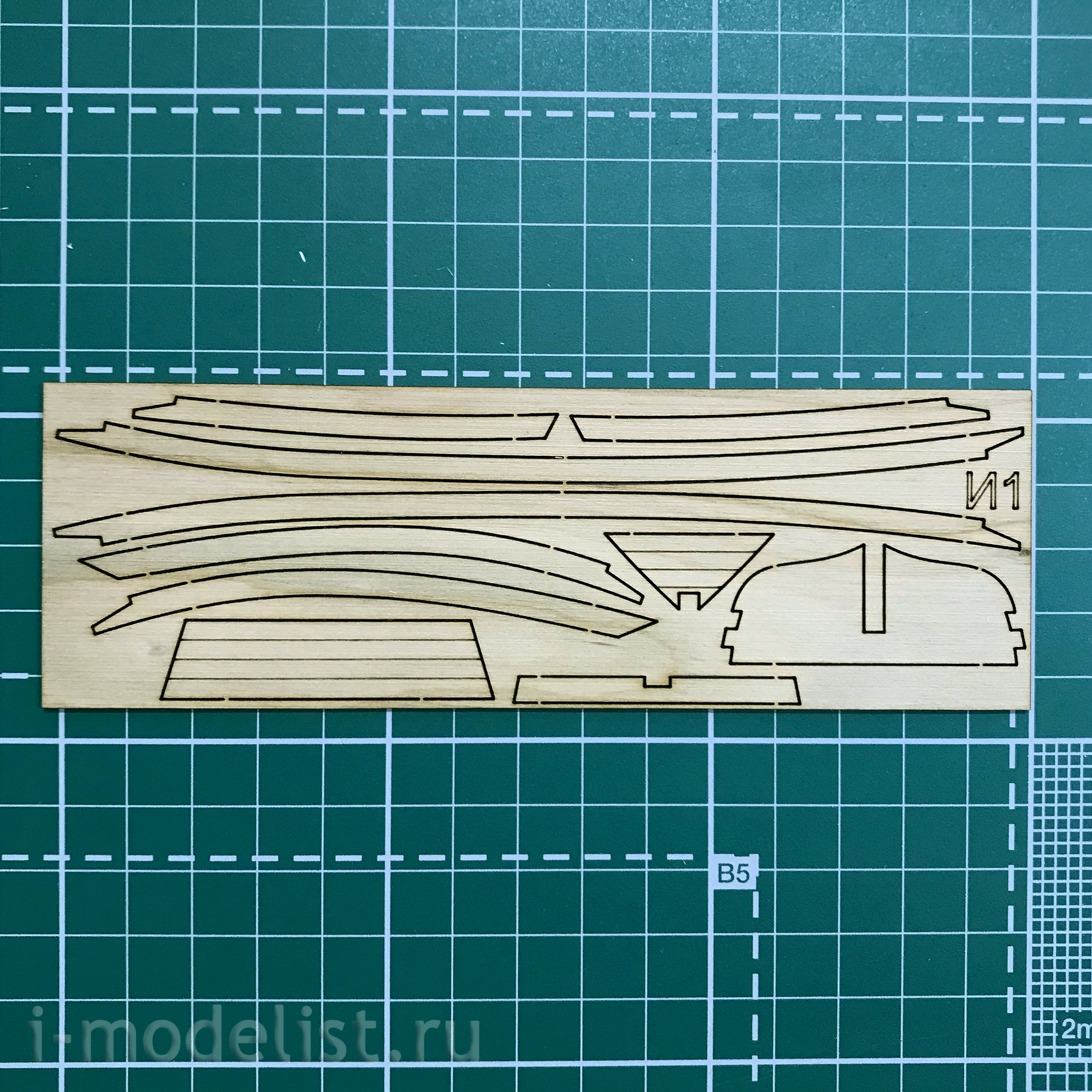 E7203 Squadron 1/72 Assembled model of wood Barge Vereshchagin