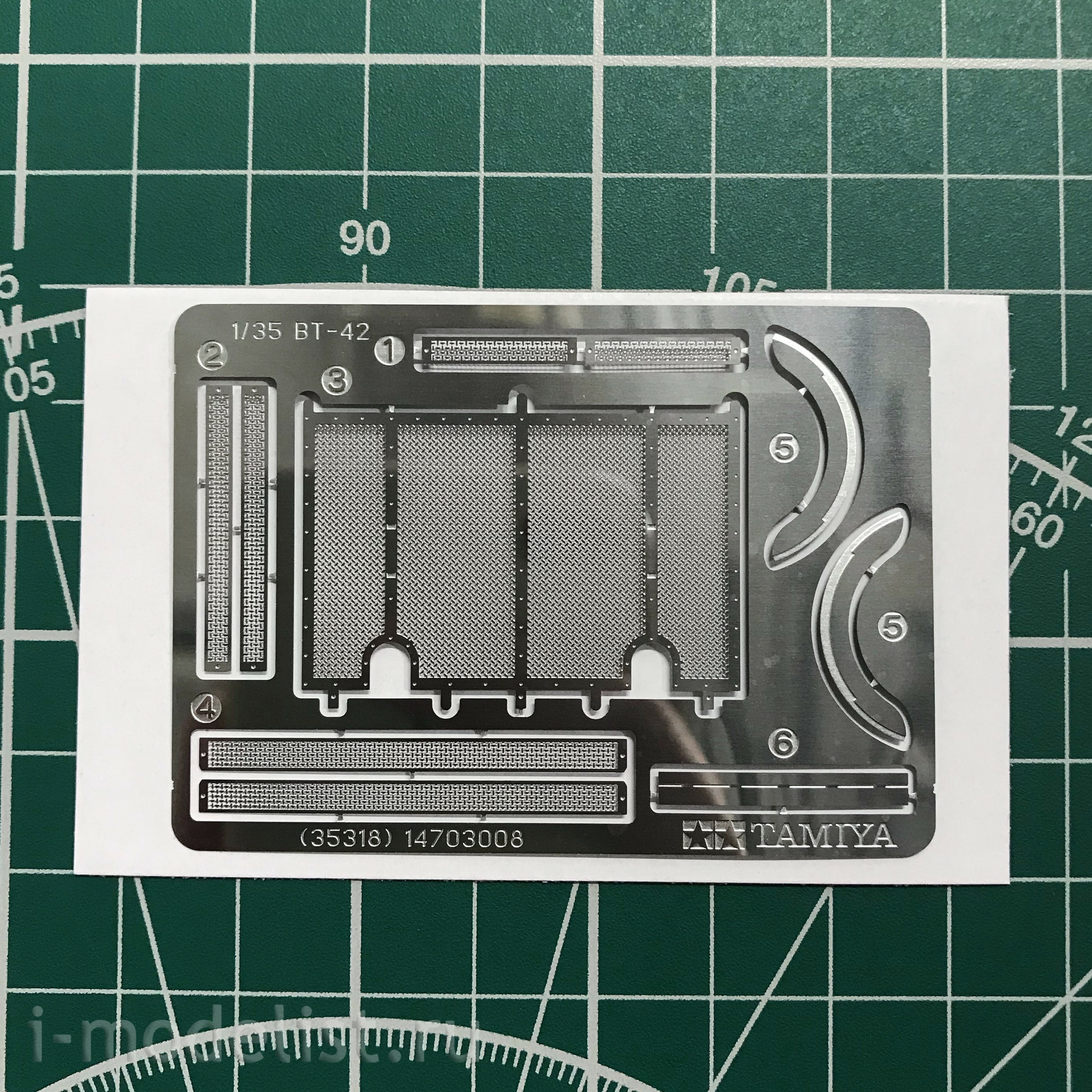 35327 Tamiya 1/35 Tank BT-7 (issue 1937), 2 figures, photo etching.