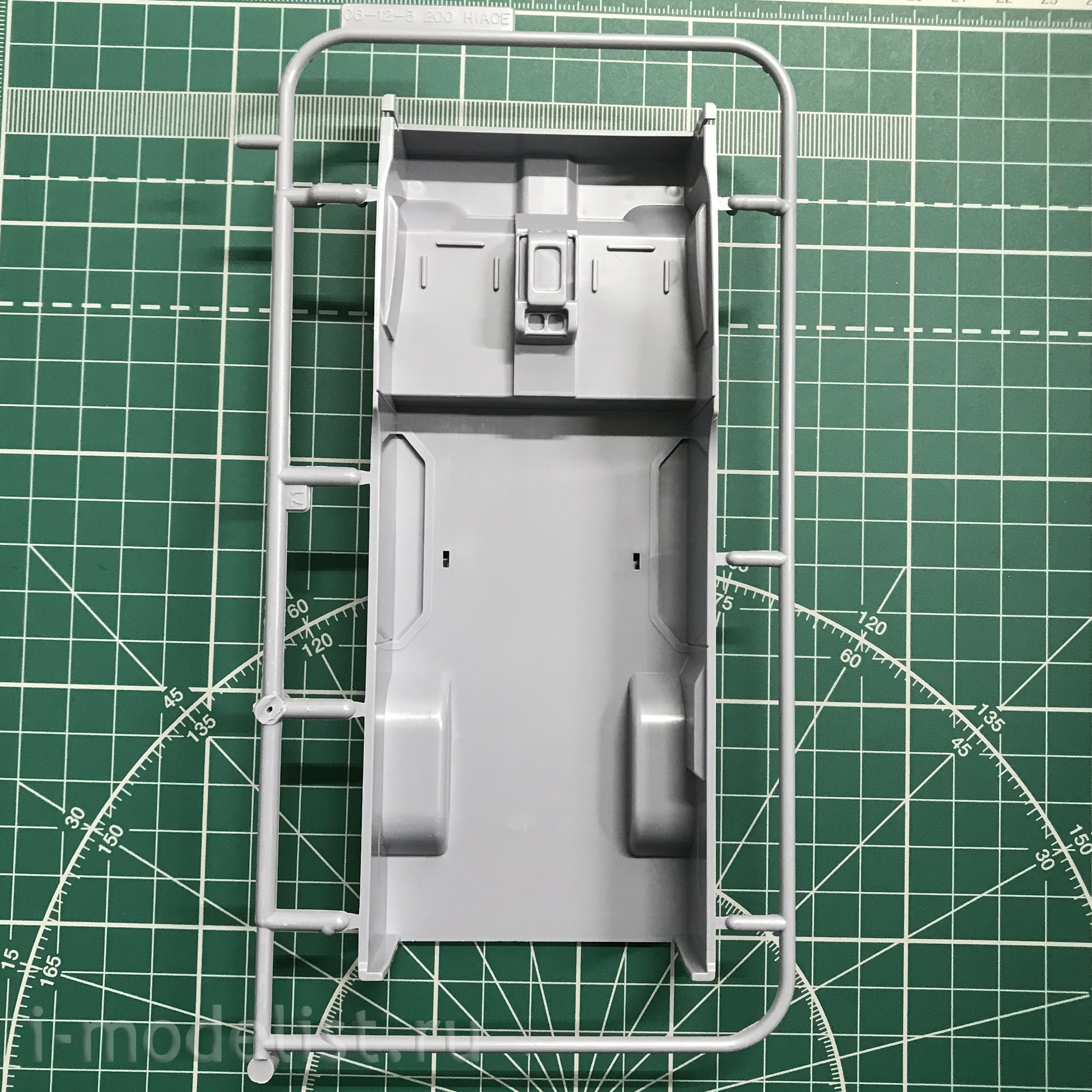 05815 Aoshima 1/24 Toyota HiAce TRH200V