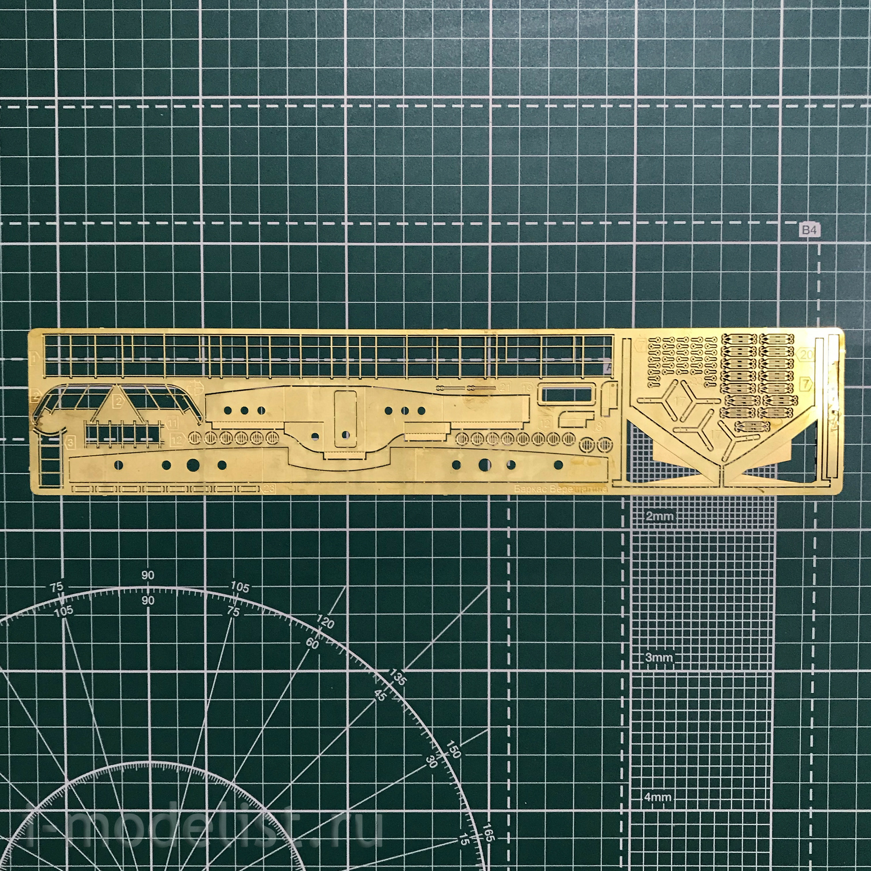 E7203 Squadron 1/72 Assembled model of wood Barge Vereshchagin