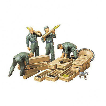 Tamiya 35188 1/35 German soldiers (4 figures) that loads 75 and 88 mm shells from the boxes in the tank