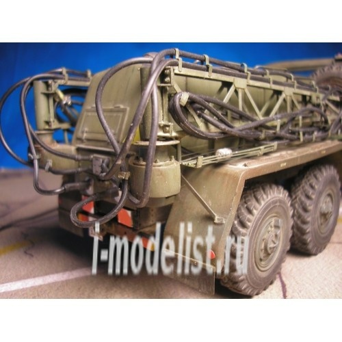 135008/2 HADmodels the conversion of the 1/35 U-4320 APA-5D Fieldstarter vehicle (for the model company 