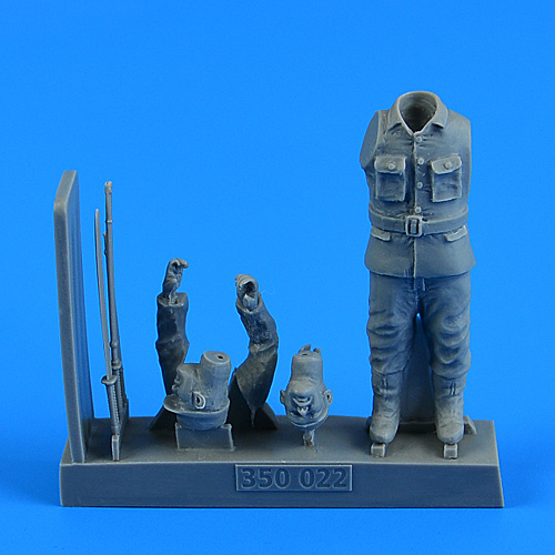 350 022 Aires 1/35 Japanese Kamikaze Officer WWII for the Japanese ship Kaiten II
