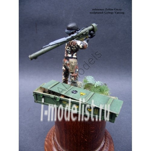 135013 HADmodels 1/35 IGLA Missiles and original wood box 